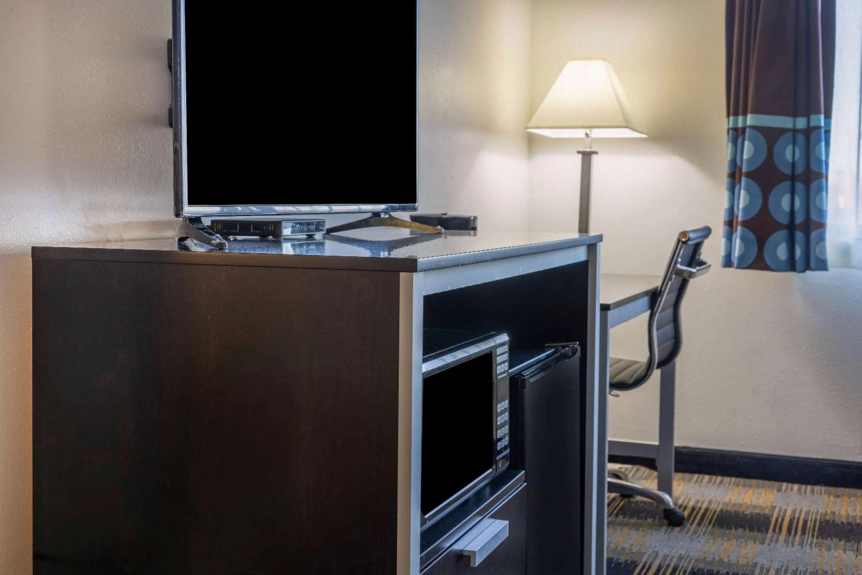 Photo of the whole room in Super 8 by Wyndham Villa Rica