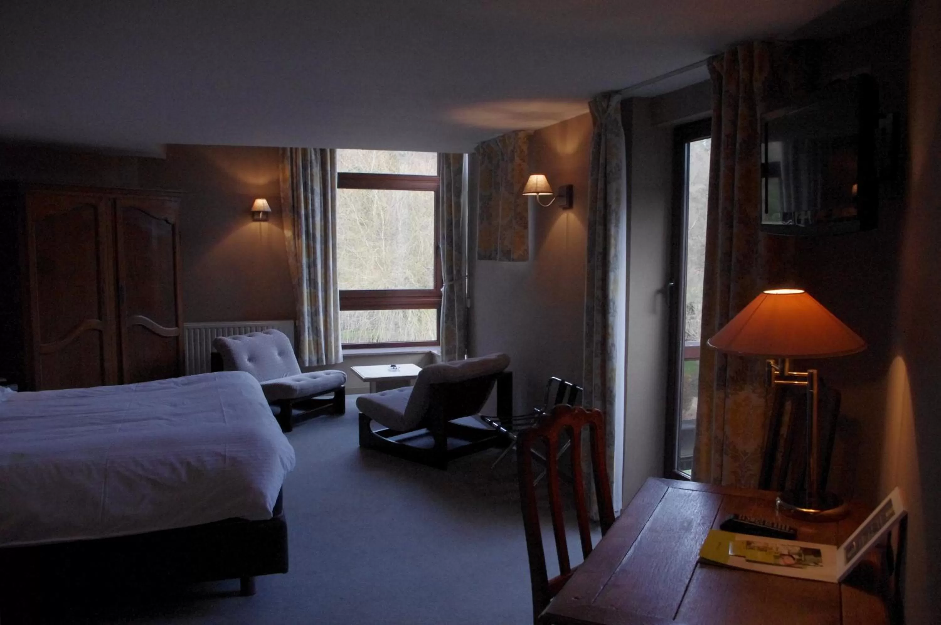 Bed in Hostellerie La Claire Fontaine, Logis hôtels & Spa