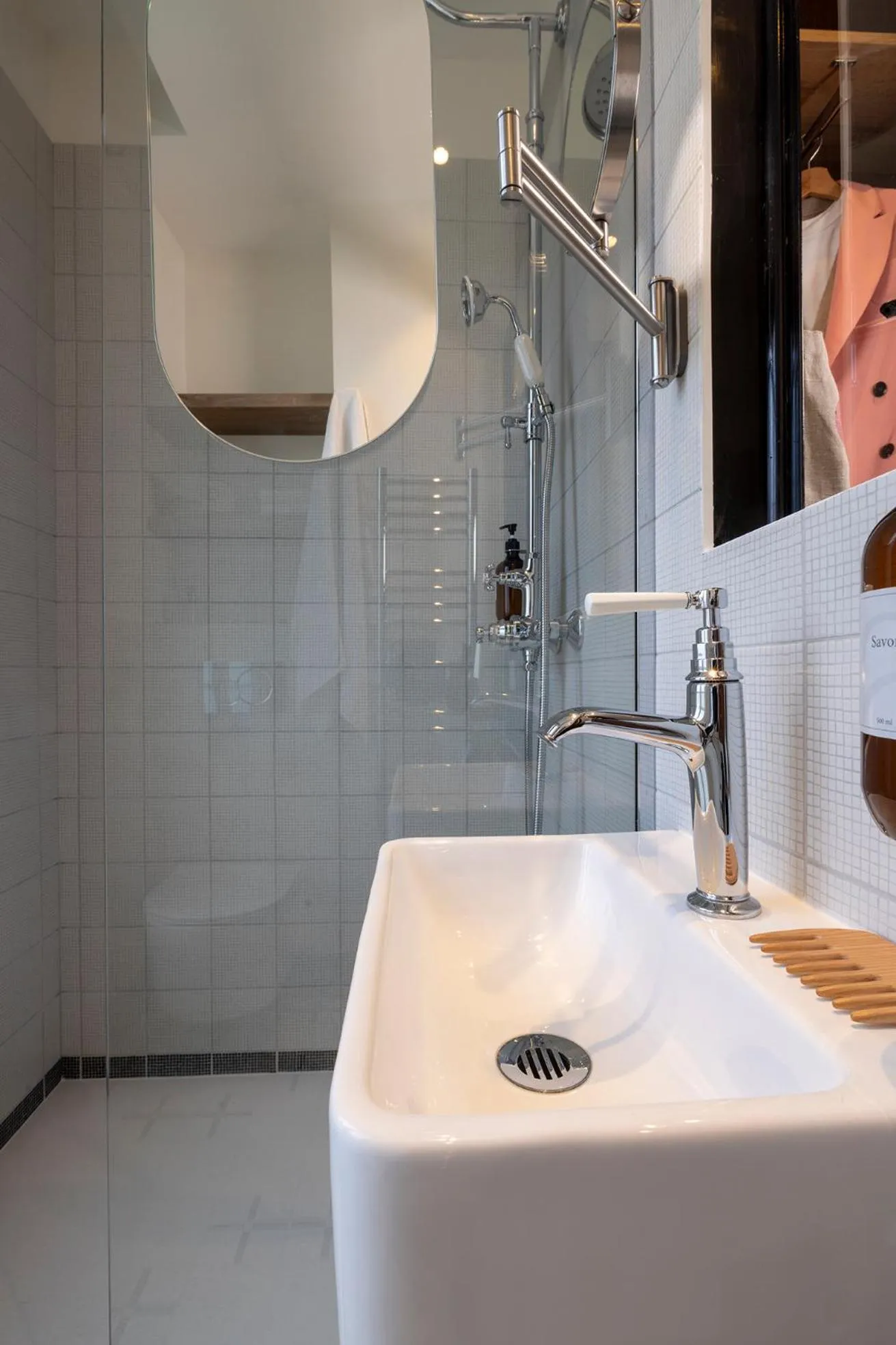 Shower in Hôtel Le Daum