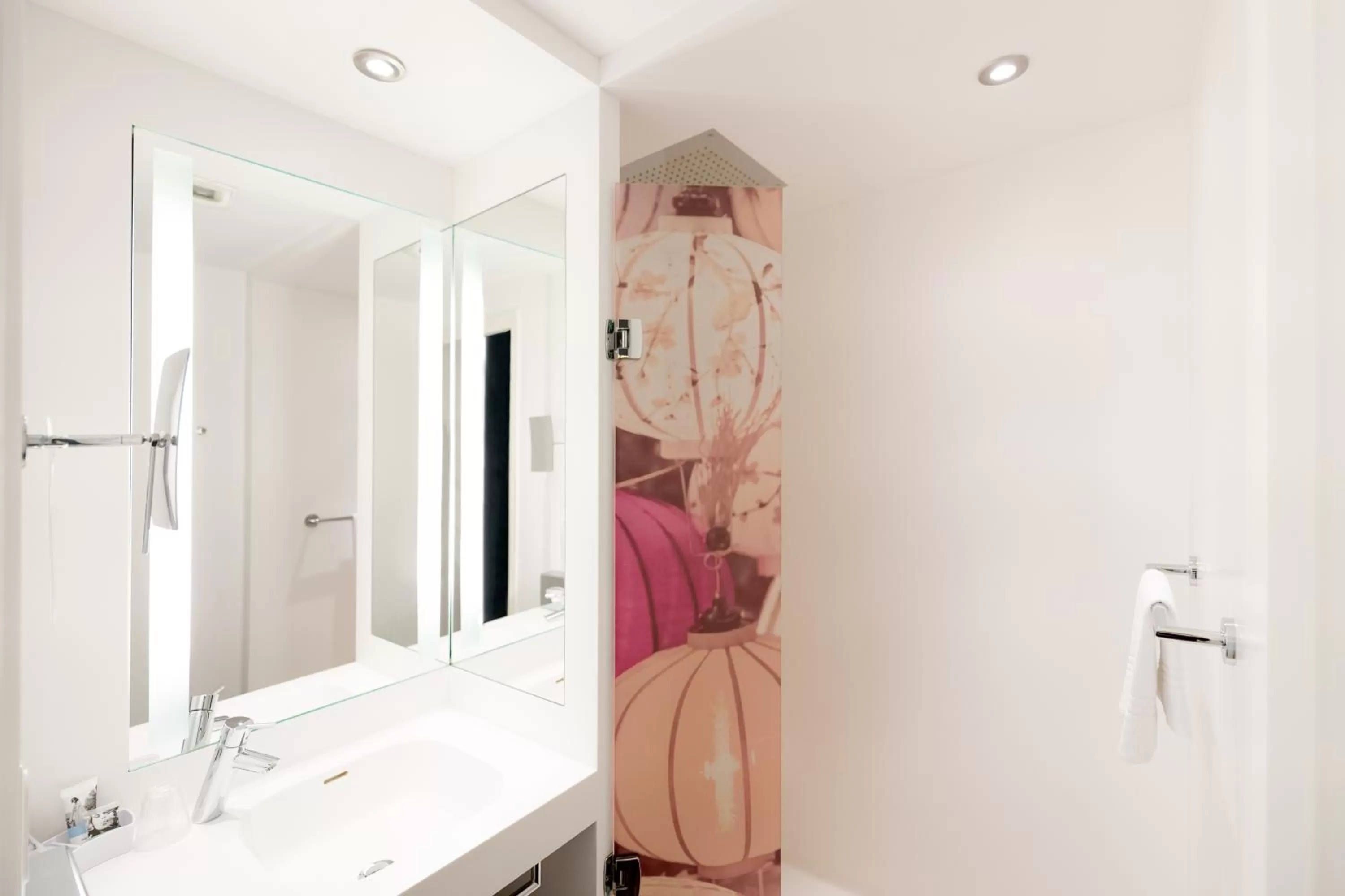 Bathroom in Mercure Lyon Centre Plaza République