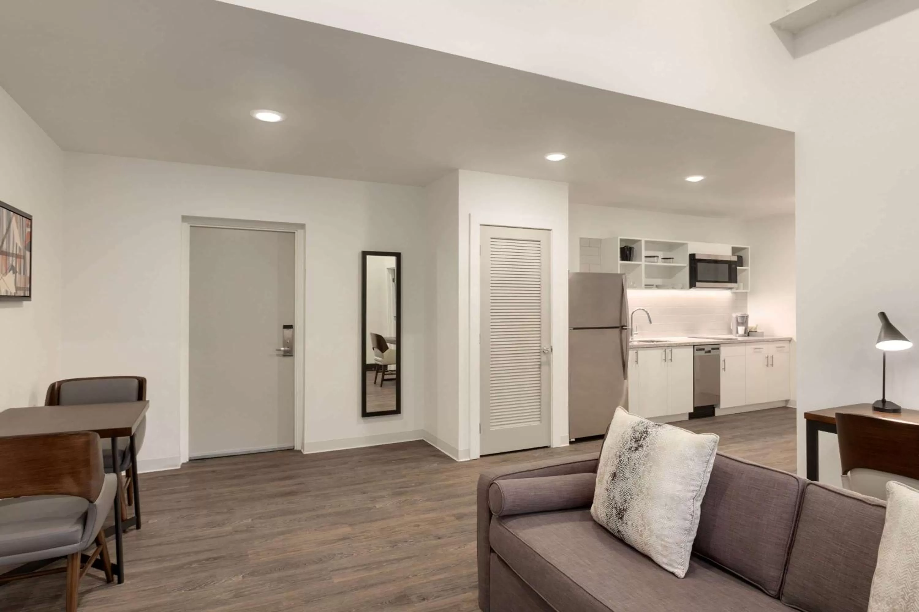 Photo of the whole room in Leavenworth Local Hotel