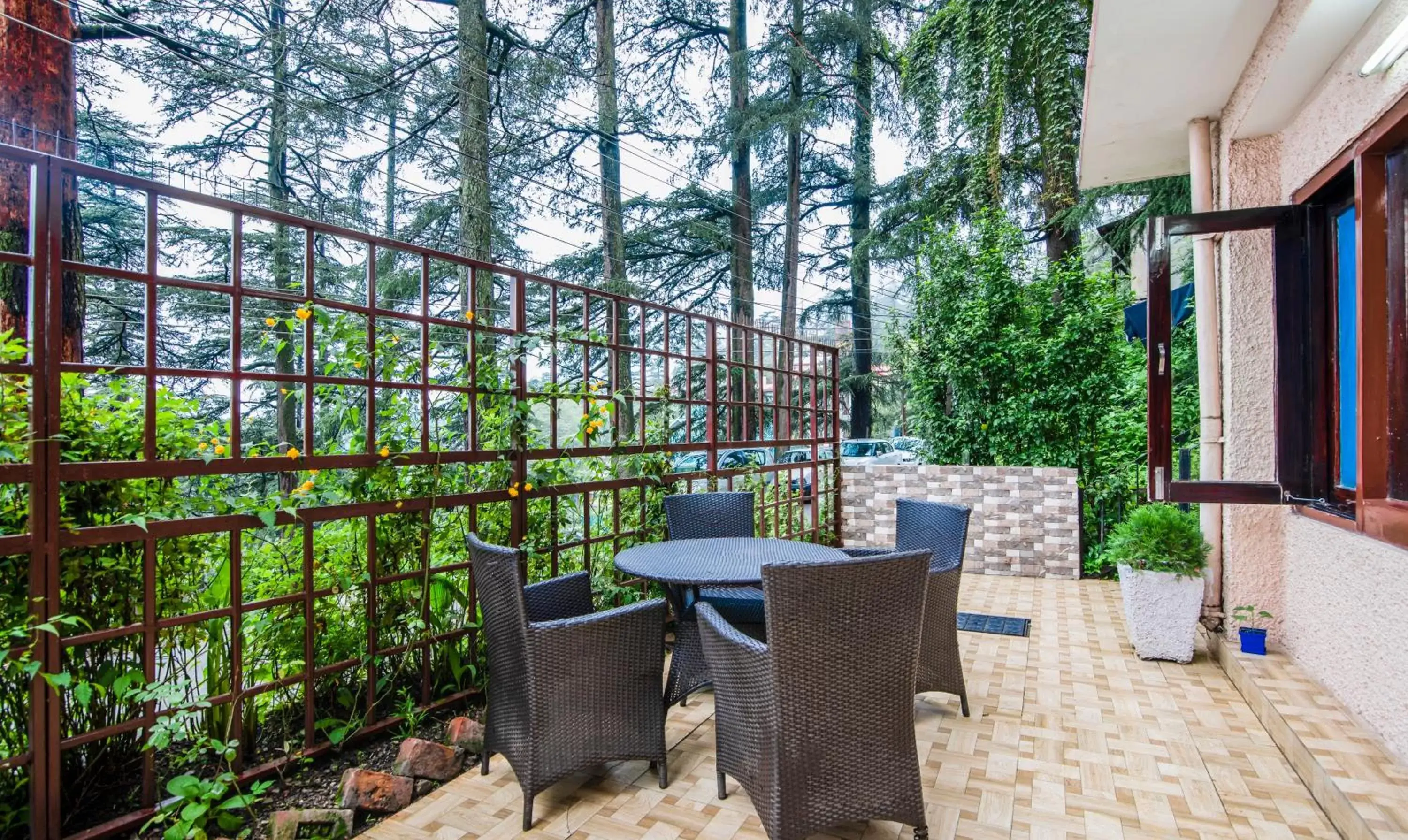 Itsy Hotels Avantika With Forest View Itsy Hotels Avantika With Forest View