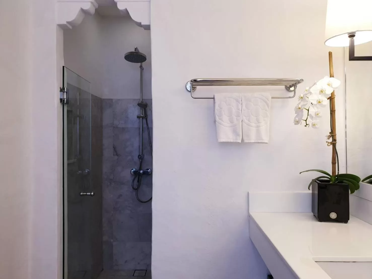 Shower in Rachamankha Hotel