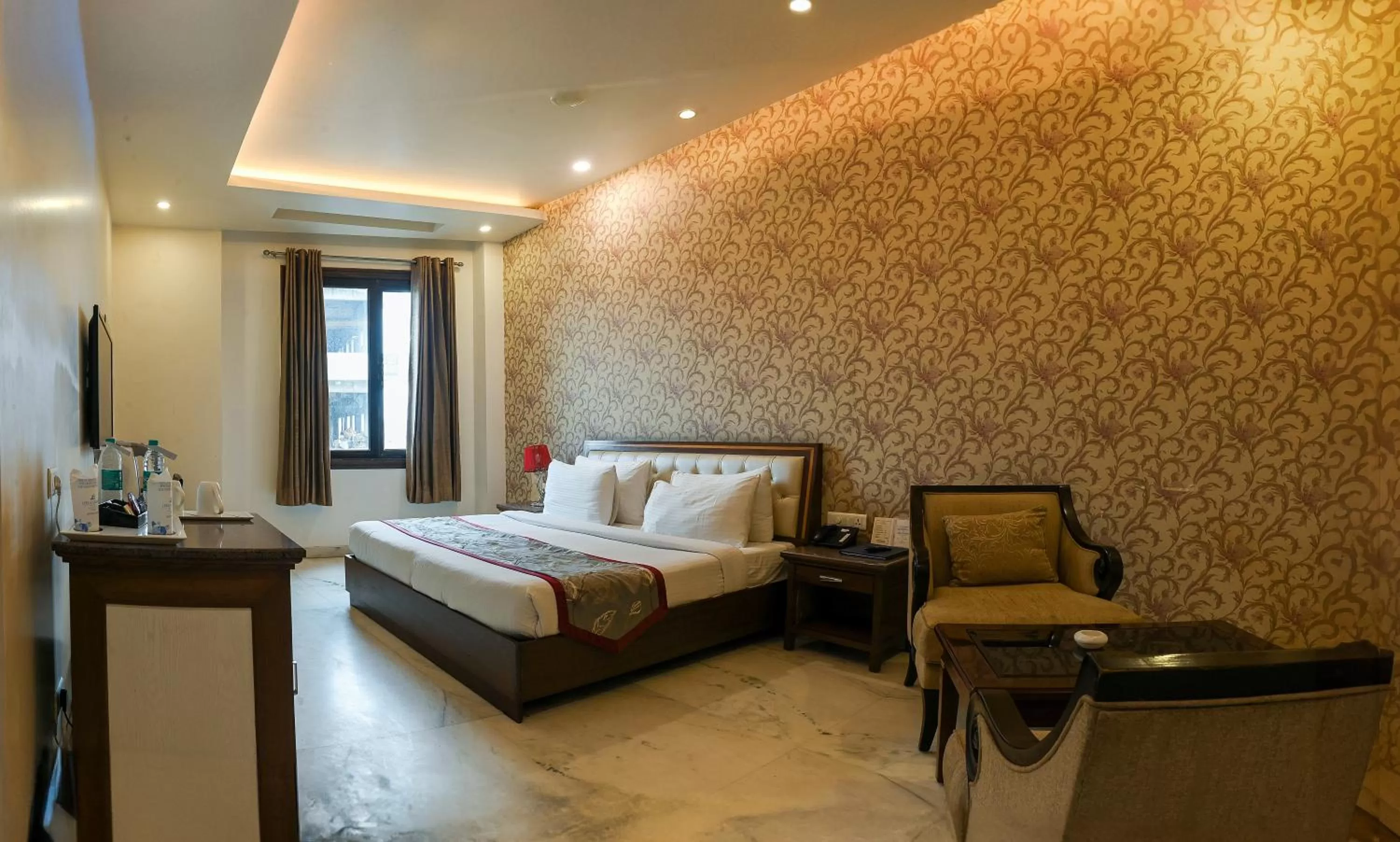 Bedroom, Bed in Hotel Leela Grande