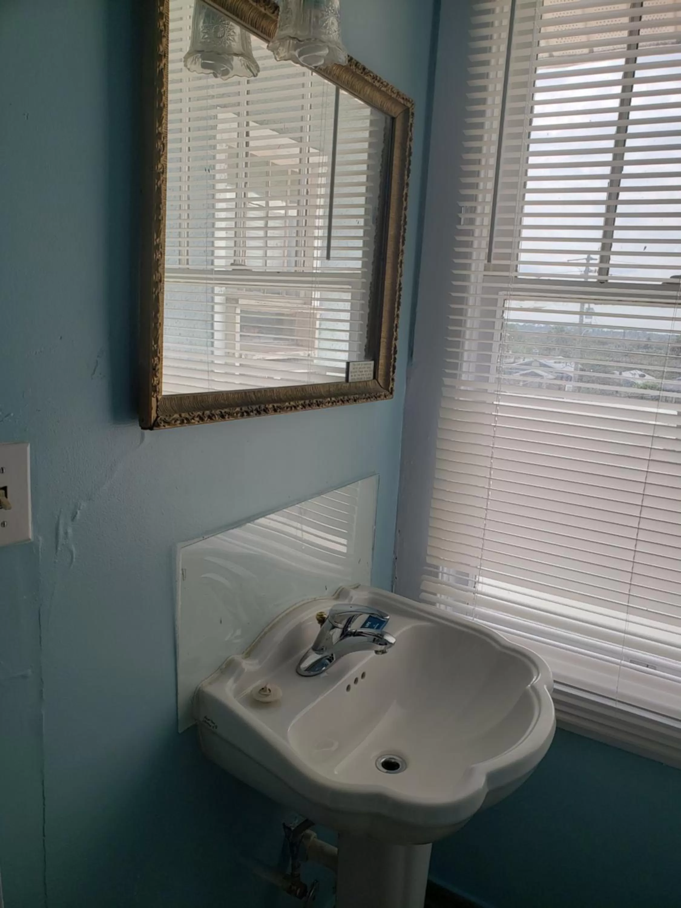 Bathroom in Topaz Motel - Flagler Beach