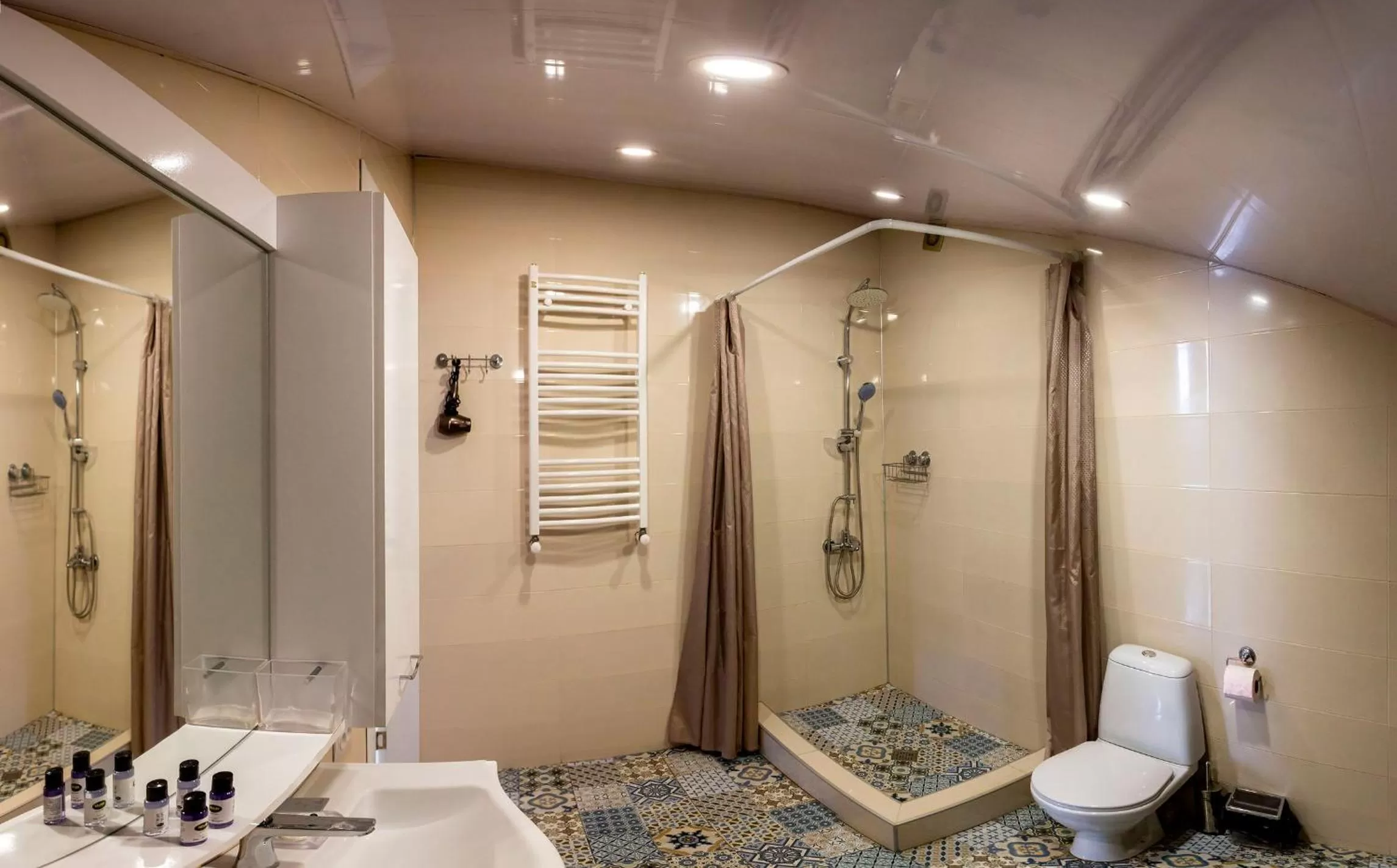 Shower in Gvino Minda