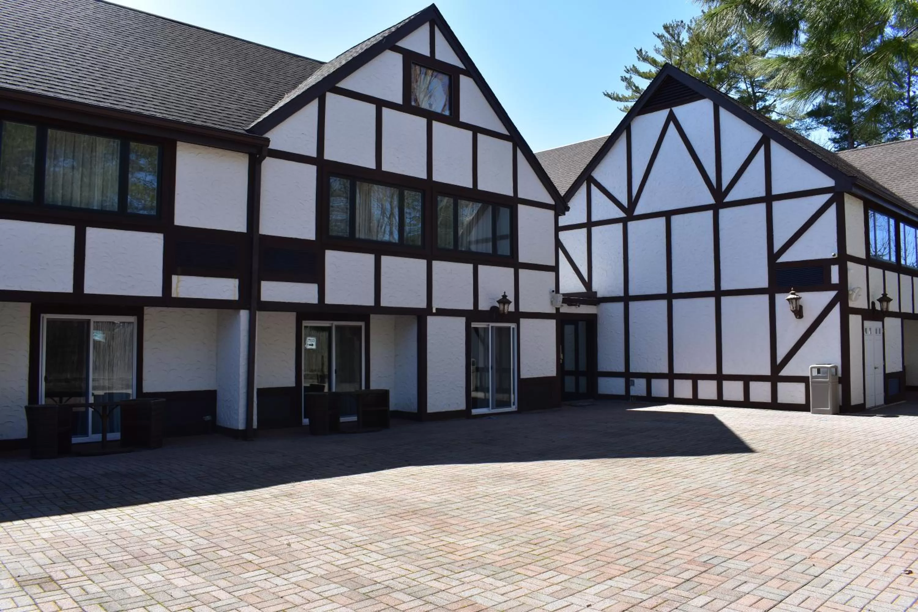 Property building in East Norwich Inn