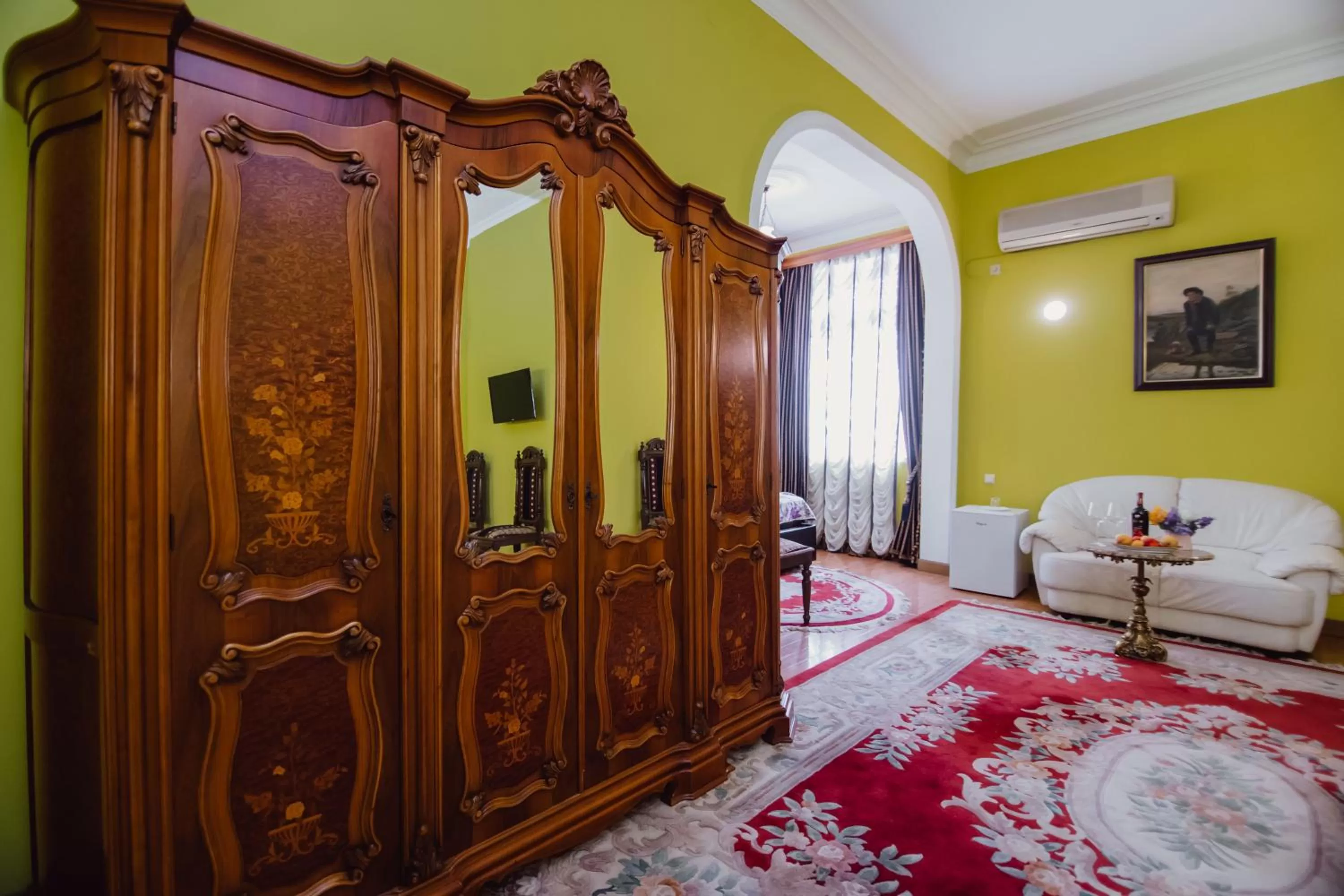 Photo of the whole room, Seating Area in Hotel Queen-Batumi