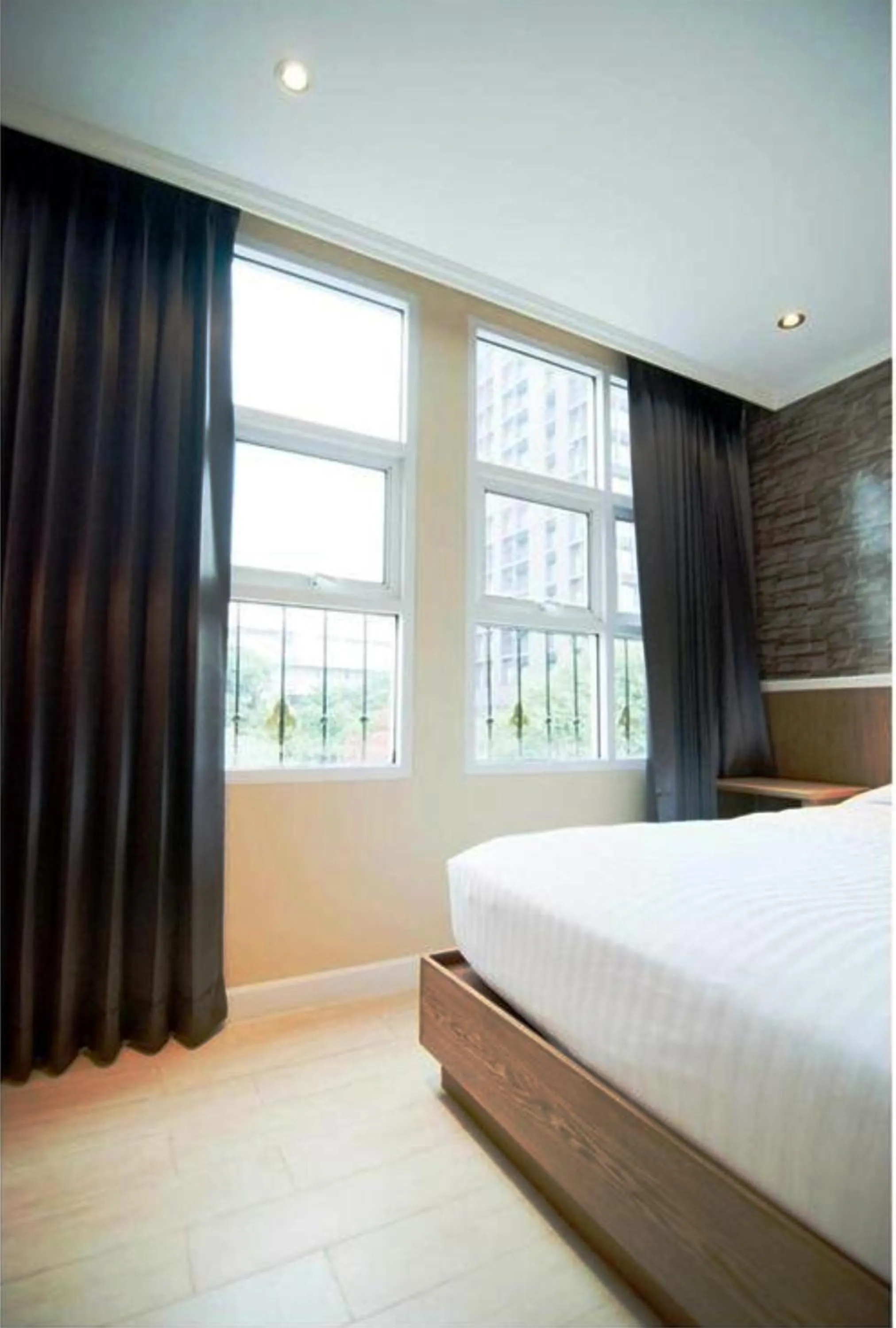 Bathroom, Bed in Bourbon St. Boutique Hotel