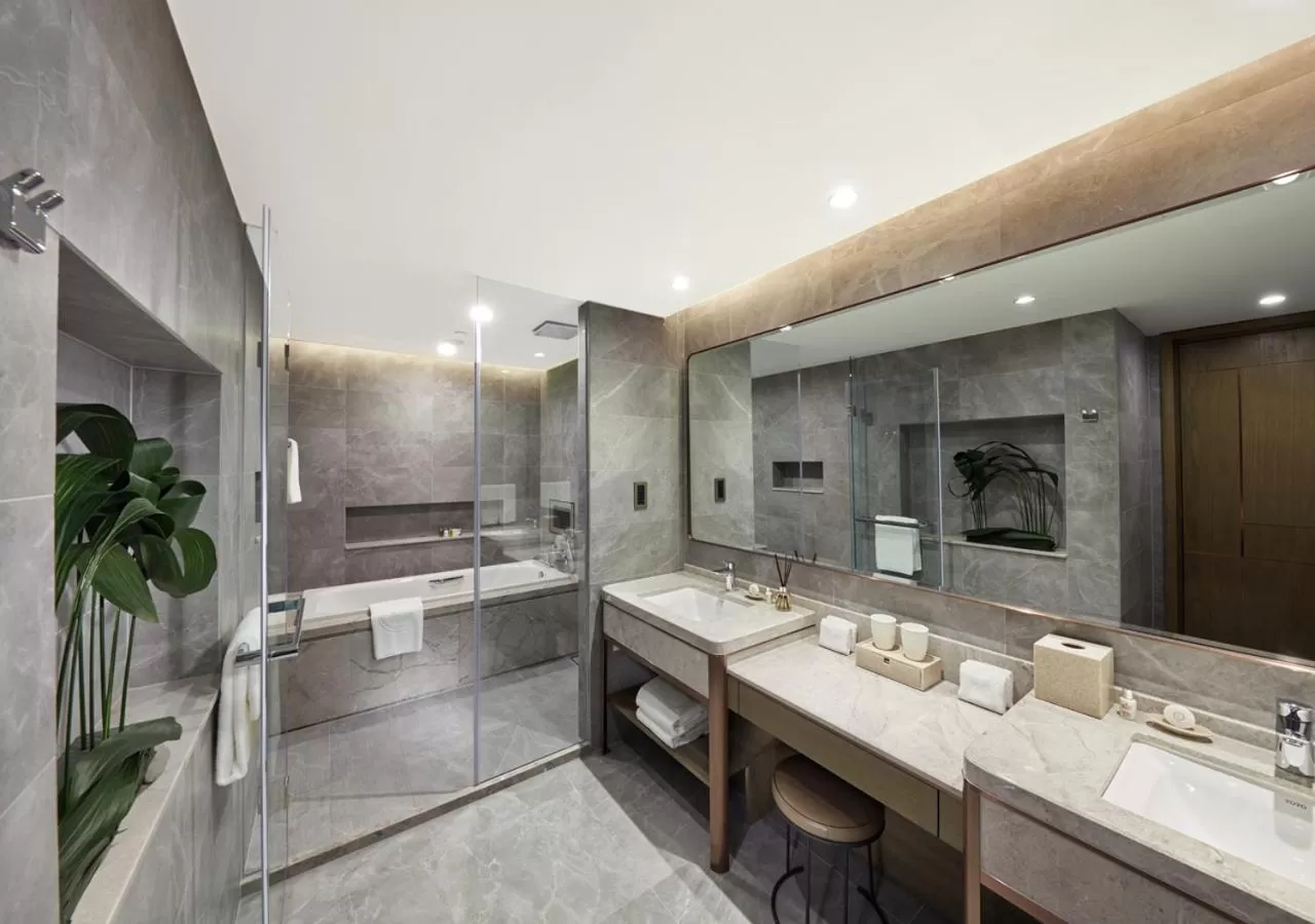 Shower, Bathroom in One-Eight-One Hotel & Serviced Residences
