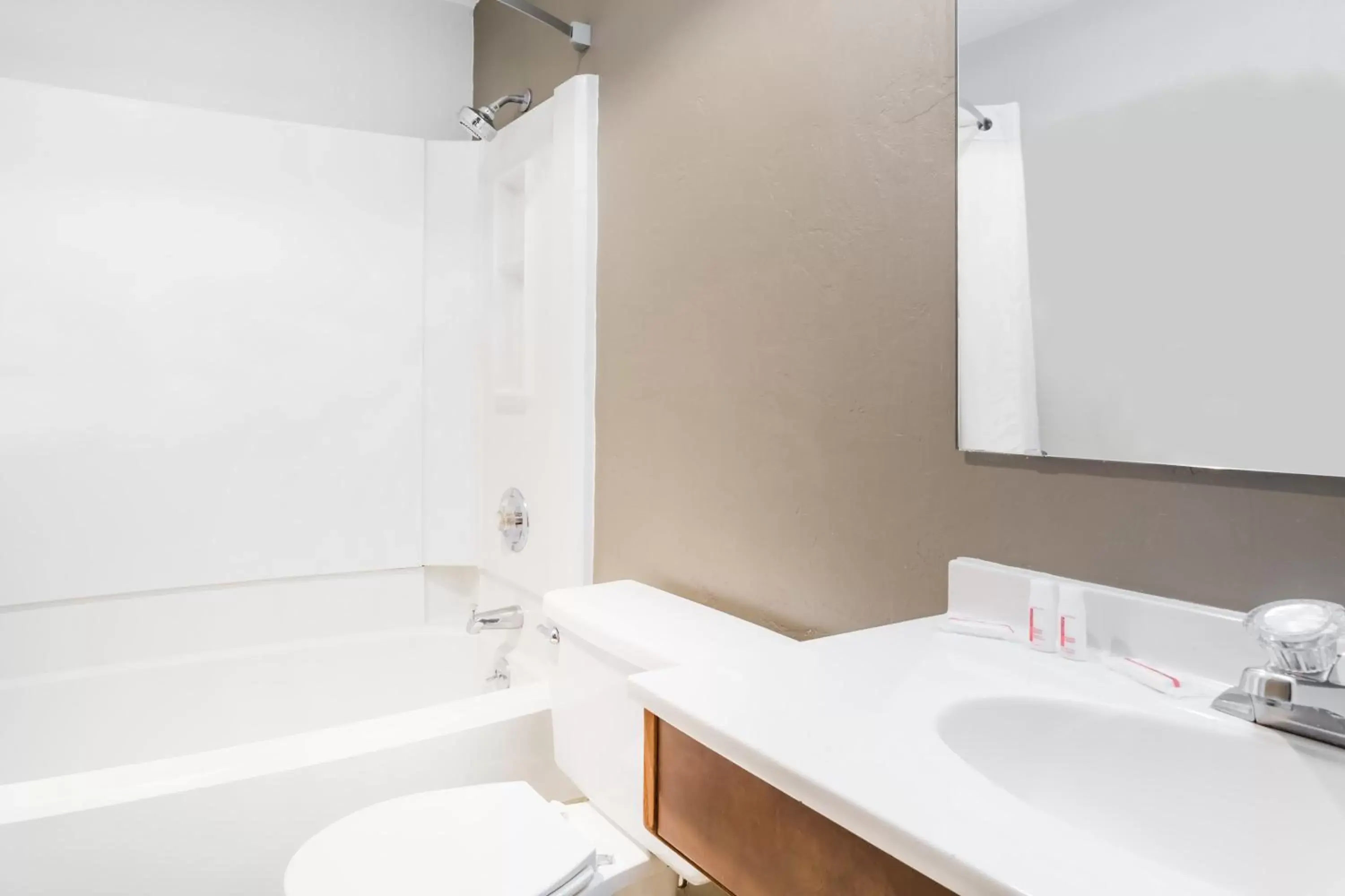 Queen Studio Suite - Non-Smoking in Super 8 by Wyndham Bremerton Queen Studio Suite - Non-Smoking in Super 8 by Wyndham Bremerton