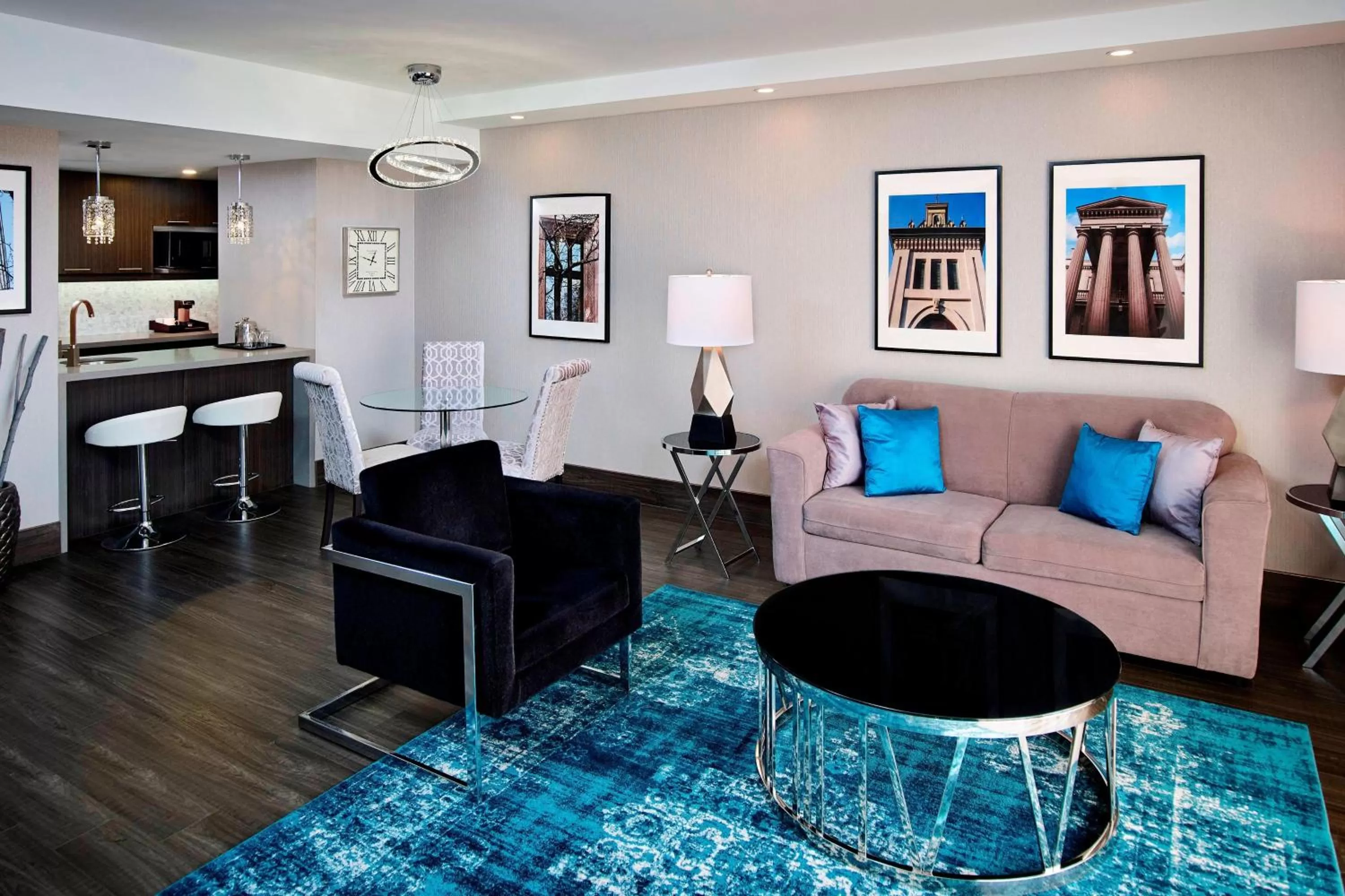 Bedroom in Sheraton Hamilton Hotel