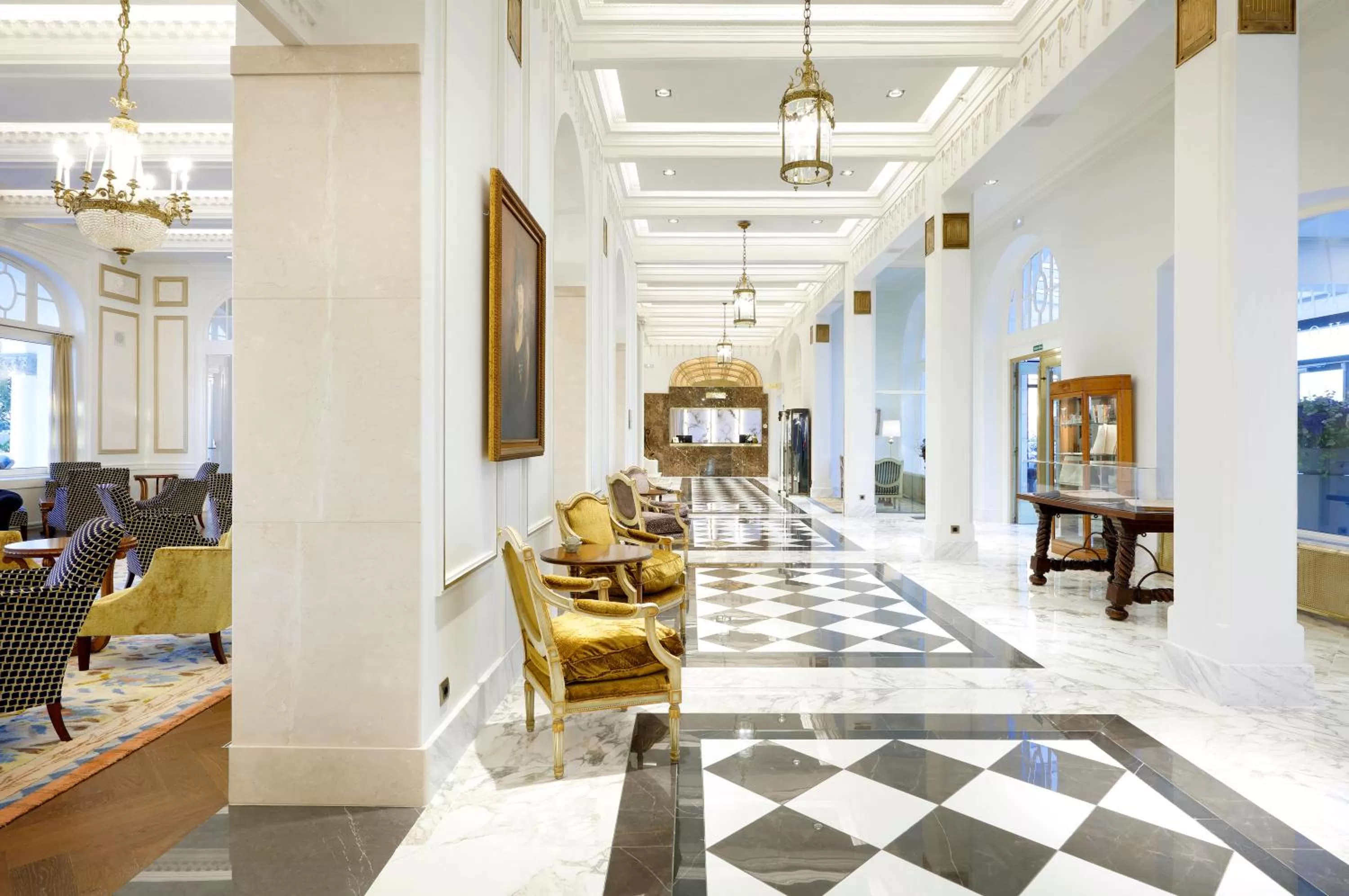 Lobby or reception in Eurostars Hotel Real