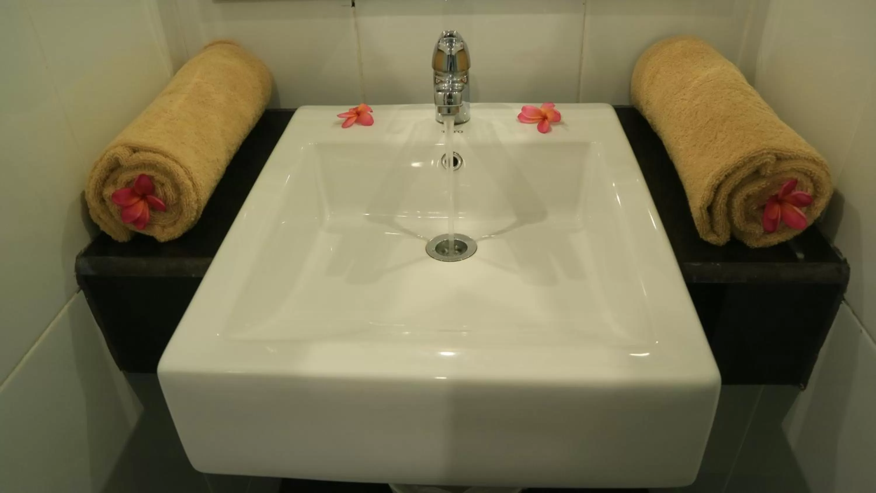 Bathroom in Sunset House Gili Meno