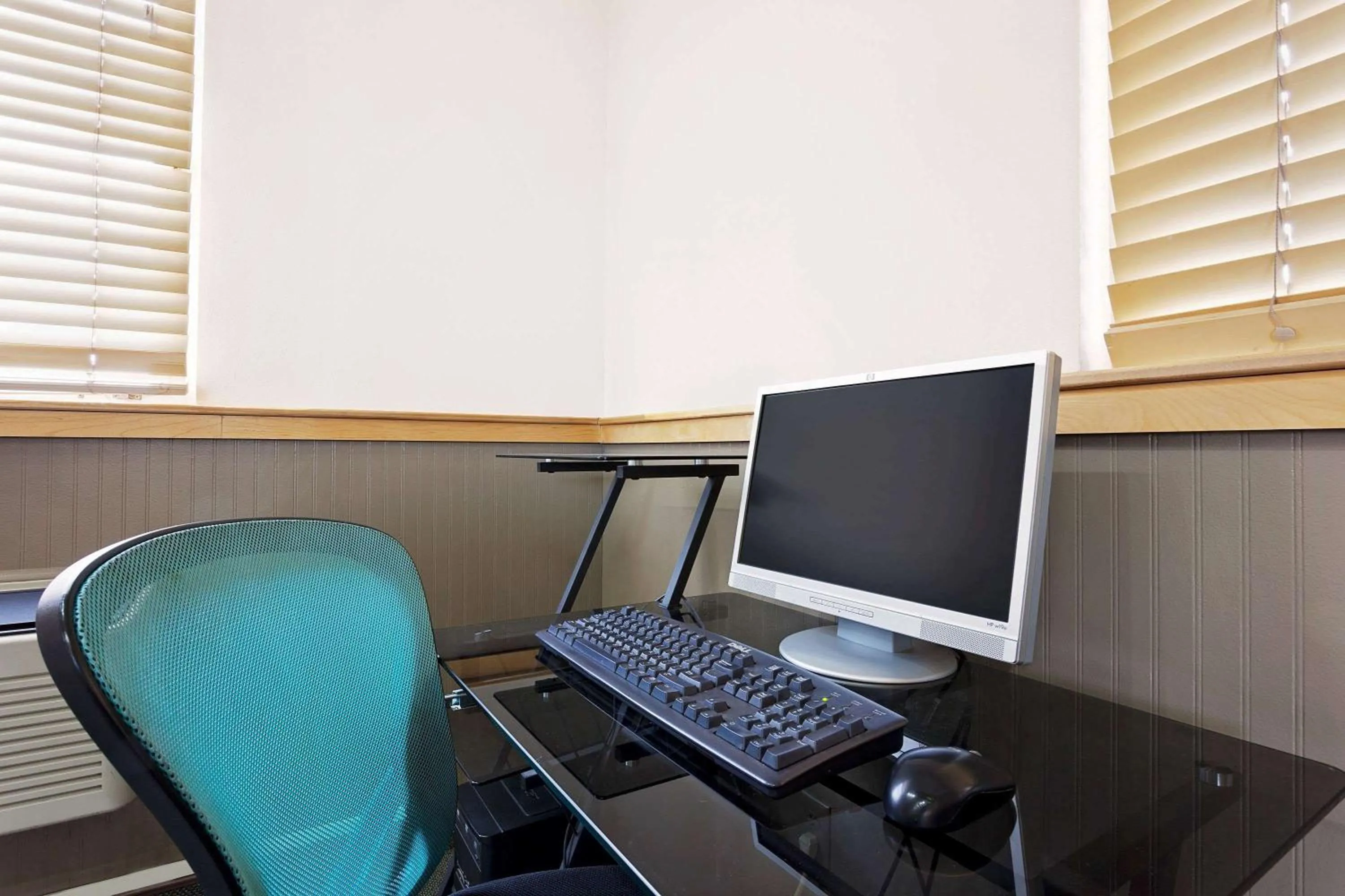 Business facilities in Super 8 by Wyndham Helena