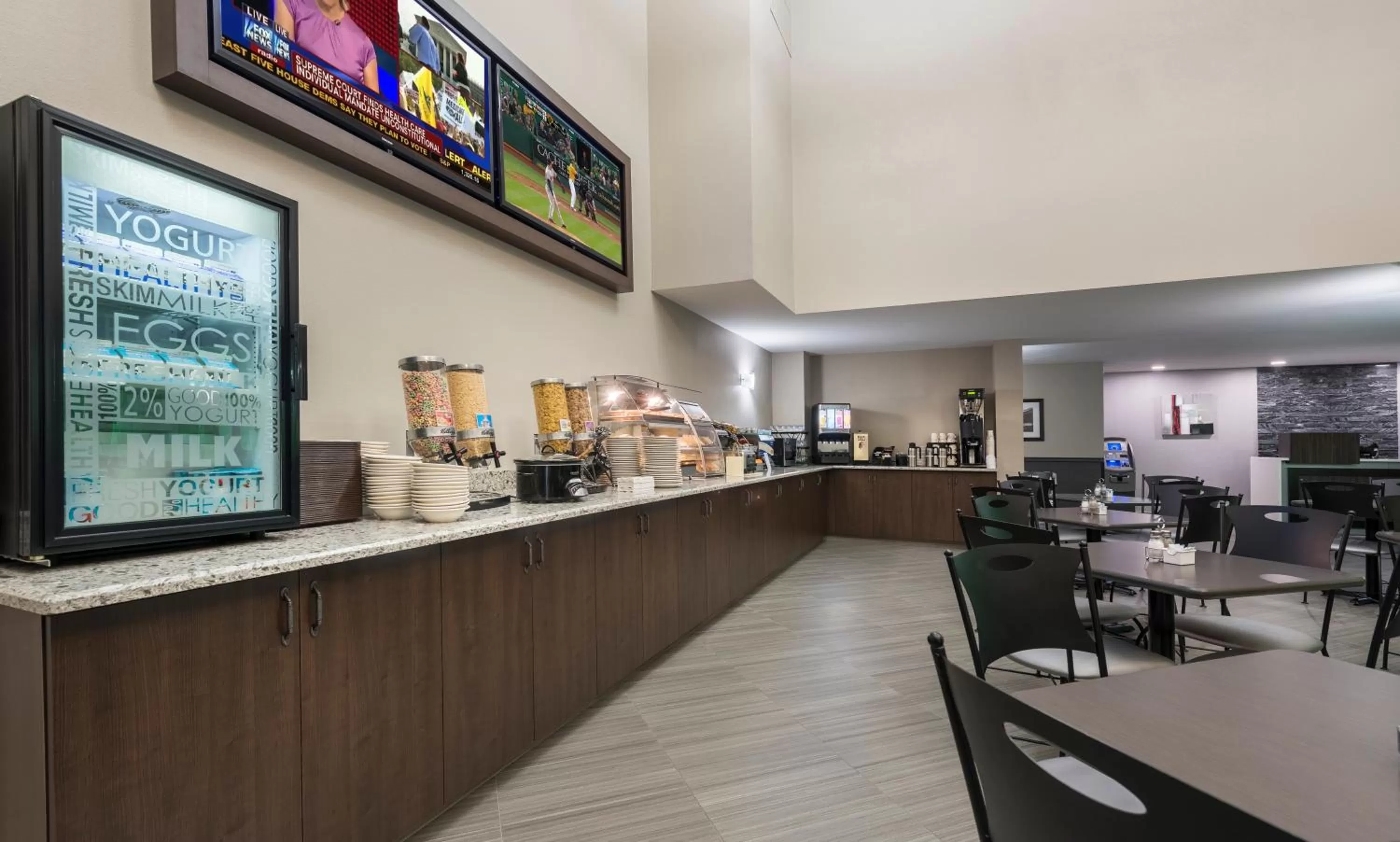 Food and drinks in Chateau Bedford Trademark Collection by Wyndham