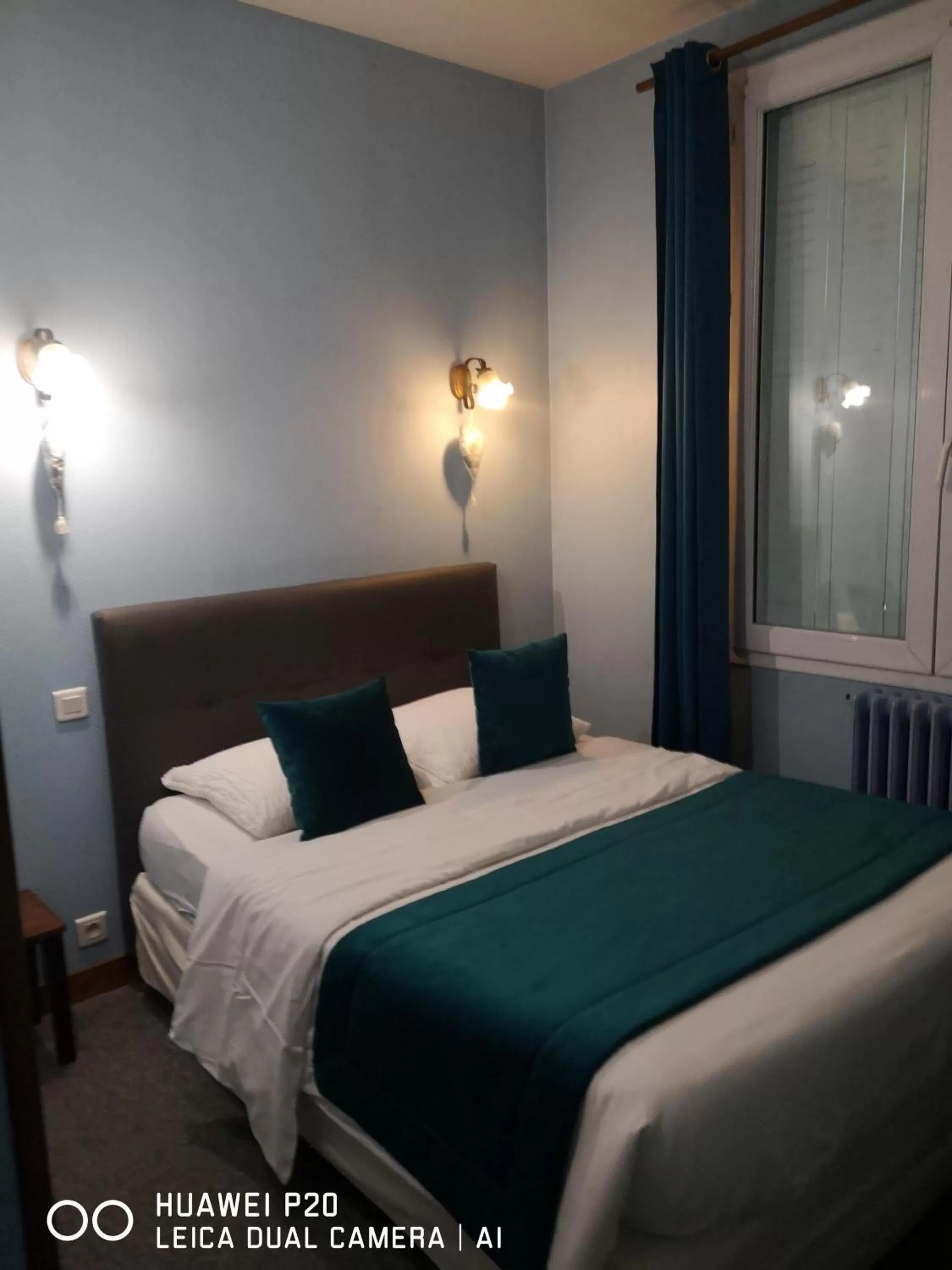 Bedroom, Bed in Hôtel Le Memphis