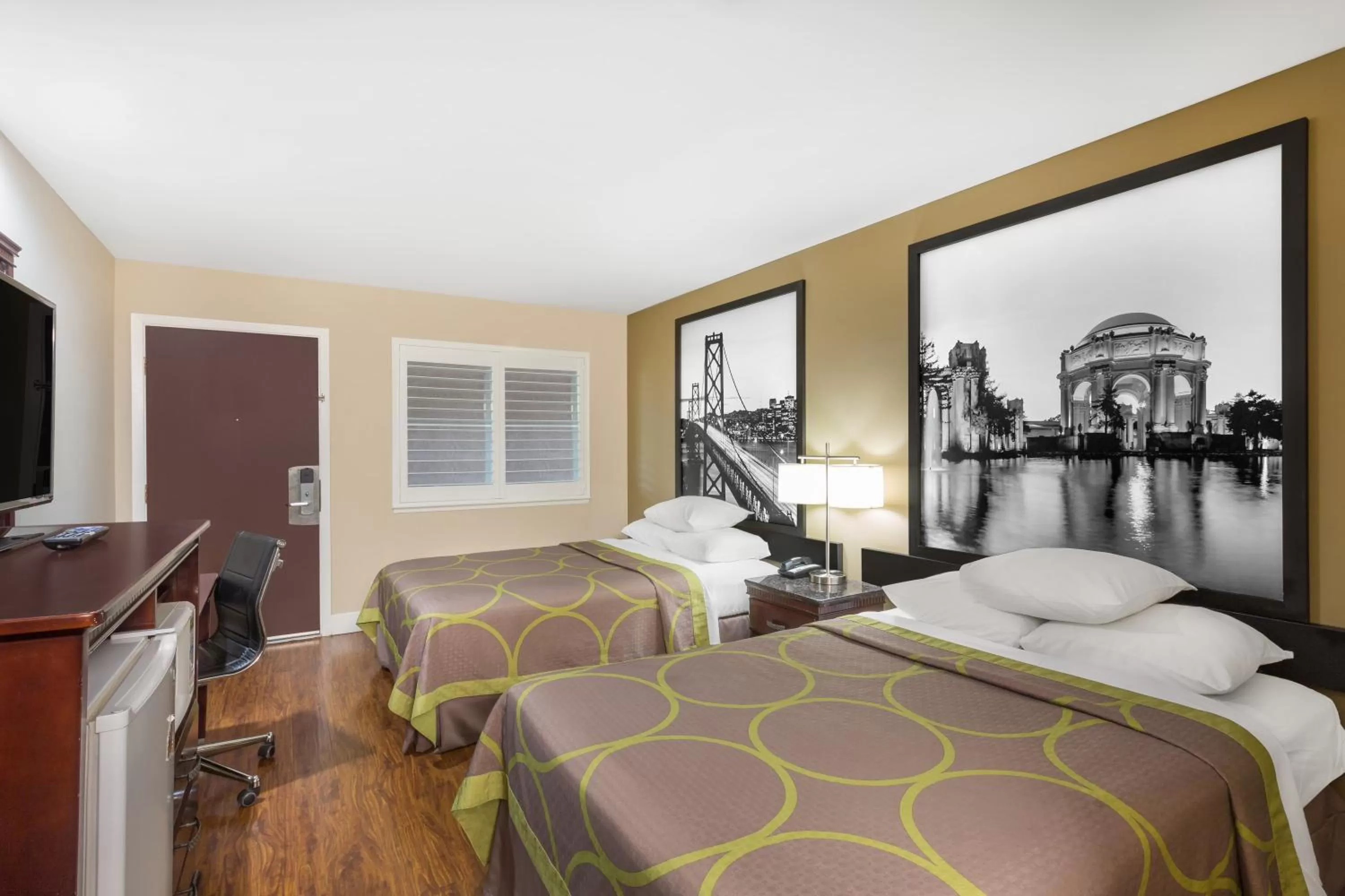 Bed in Super 8 by Wyndham Martinez