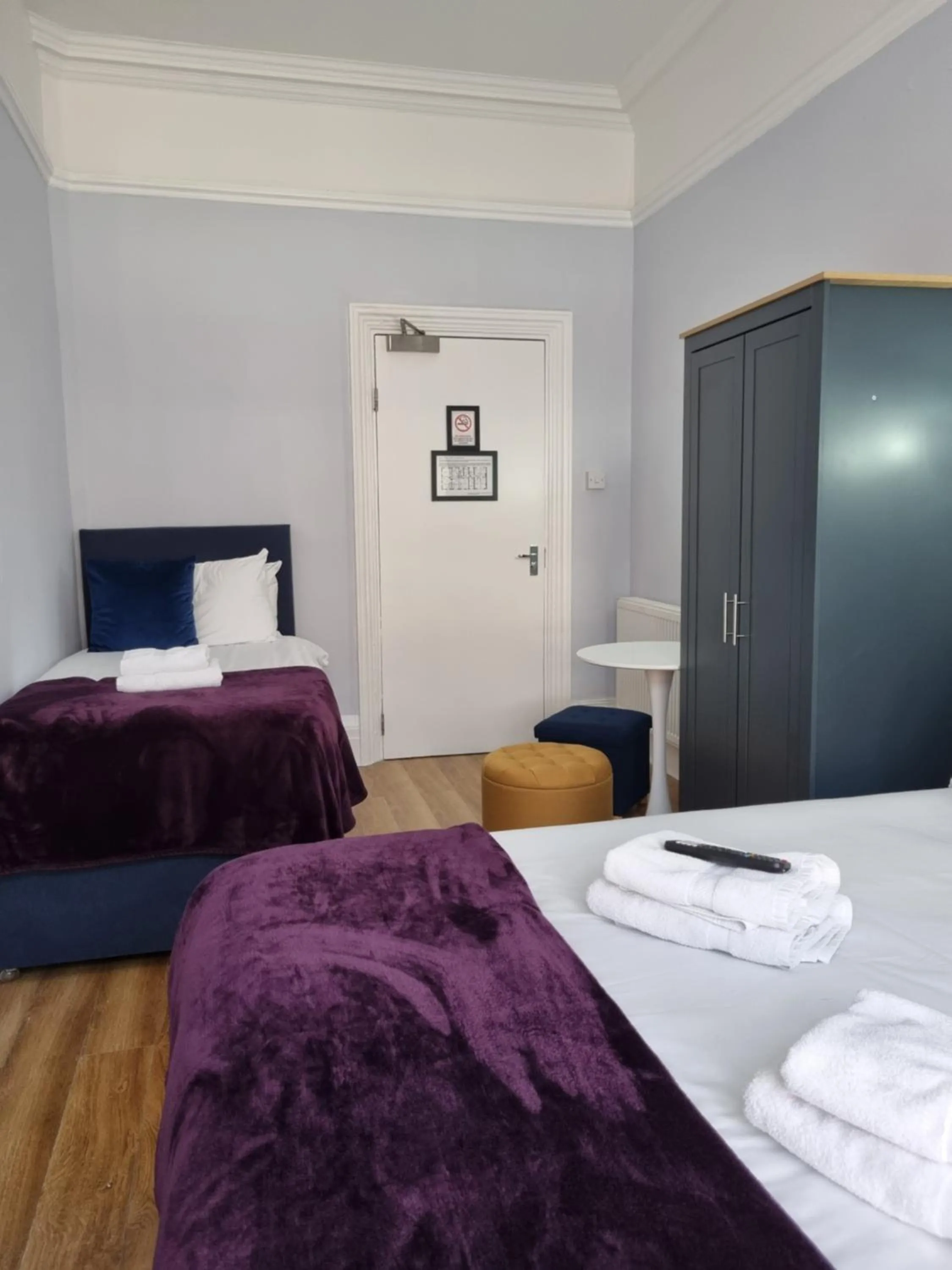 Bedroom, Bed in The Windmill Hotel