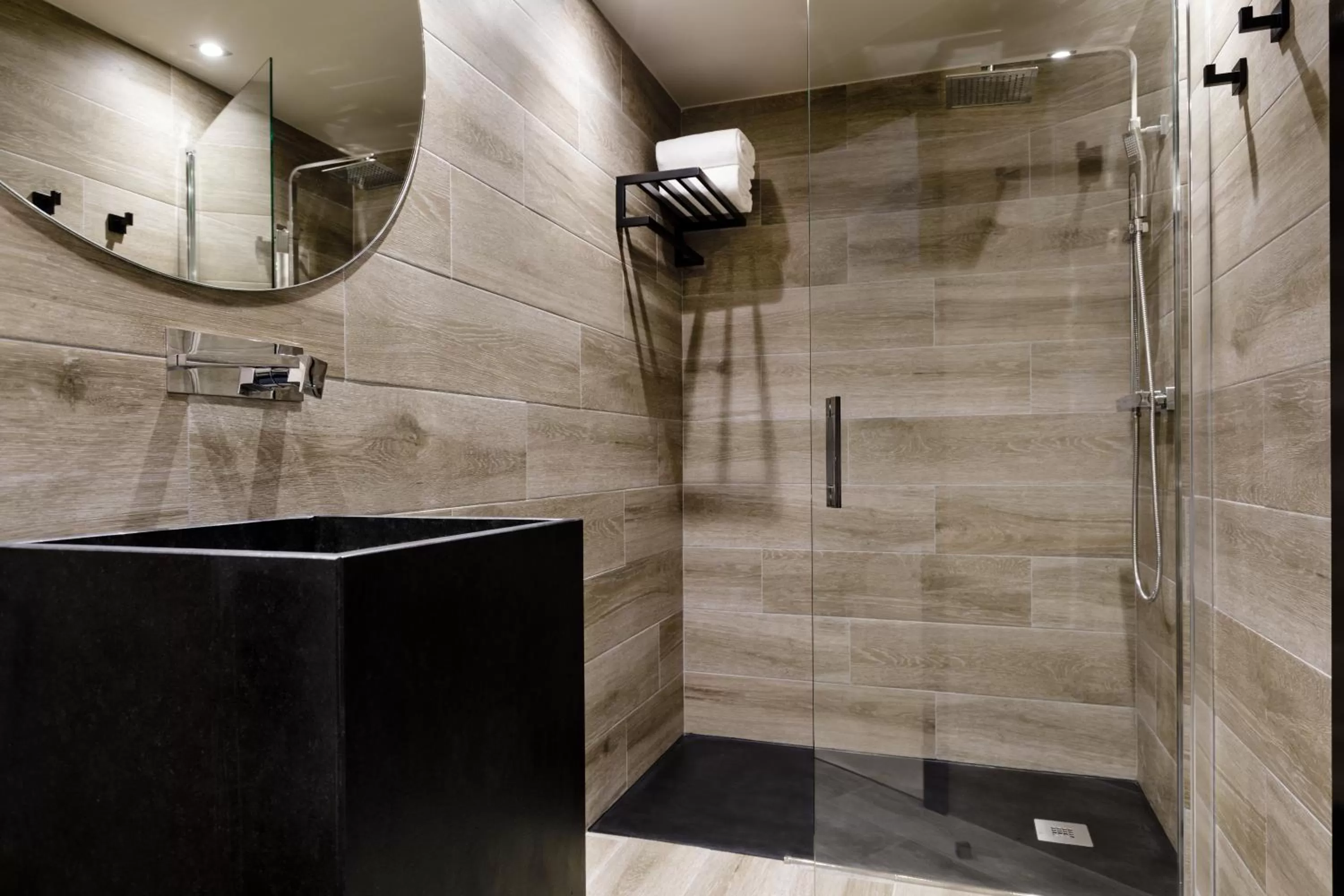 Decorative detail, Bathroom in Suites Pamplona Plaza