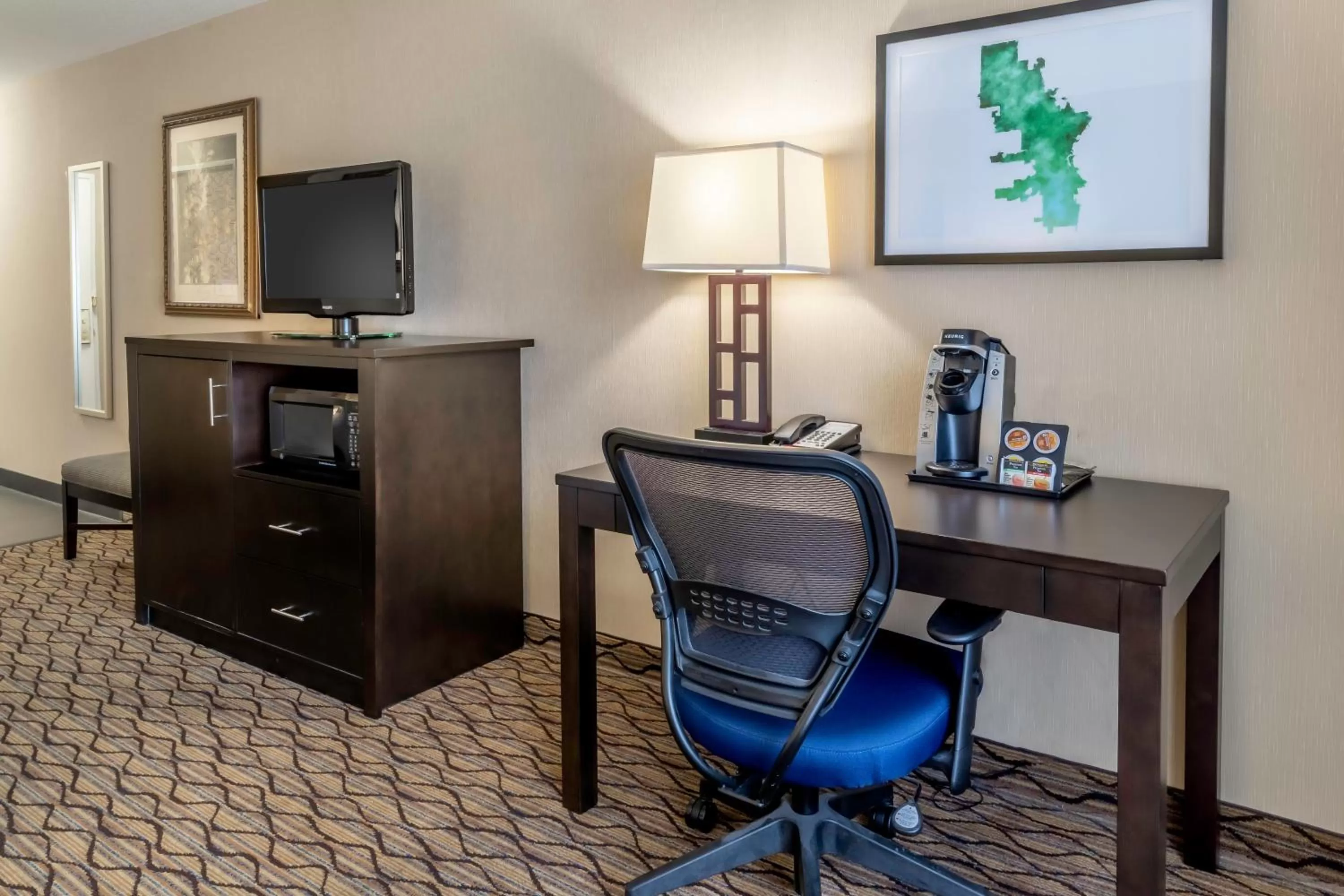 Photo of the whole room in Holiday Inn Milwaukee Airport by IHG