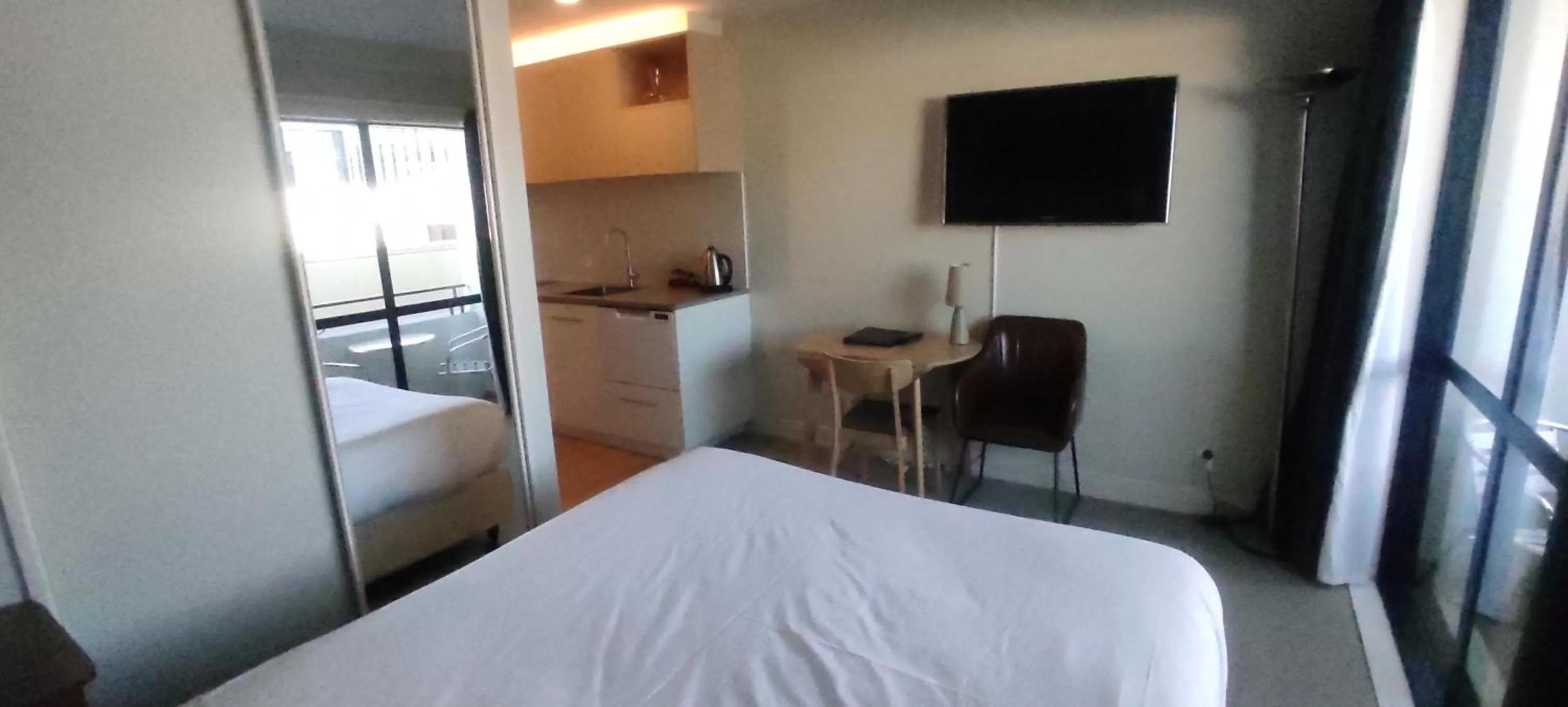 Photo of the whole room, Bed in West Fitzroy Apartments