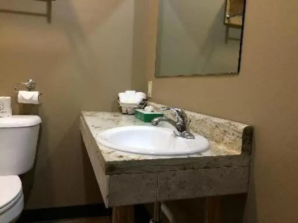 Standard Quadruple Room in Big Horse Inn and Suites Standard Quadruple Room in Big Horse Inn and Suites