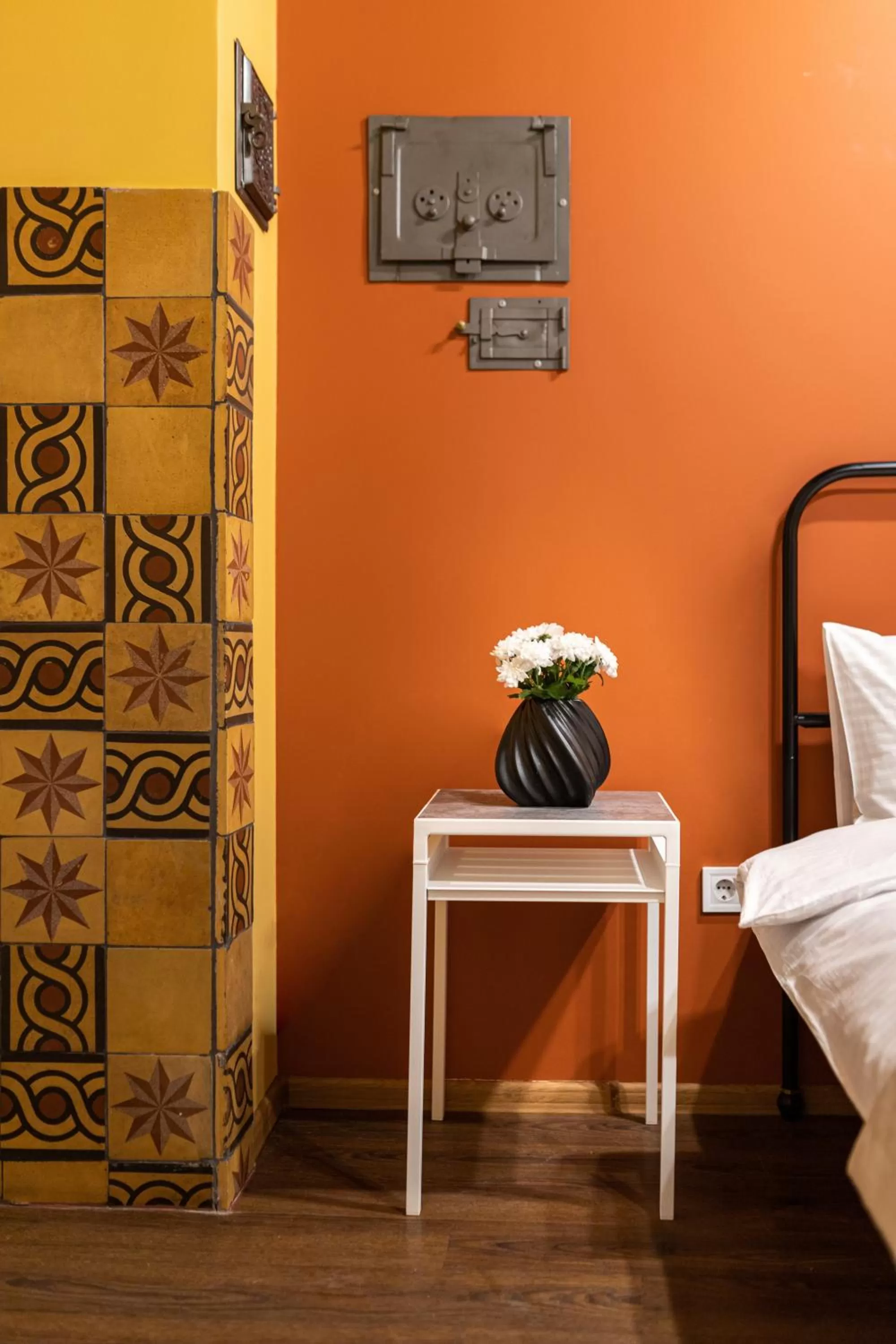 Photo of the whole room in Post House Rooms