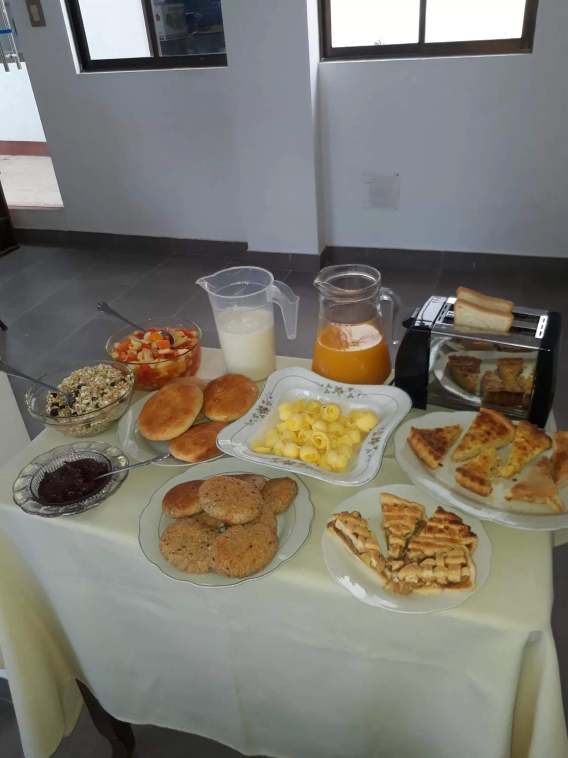 Breakfast in El Jardin De Su Merced B&B