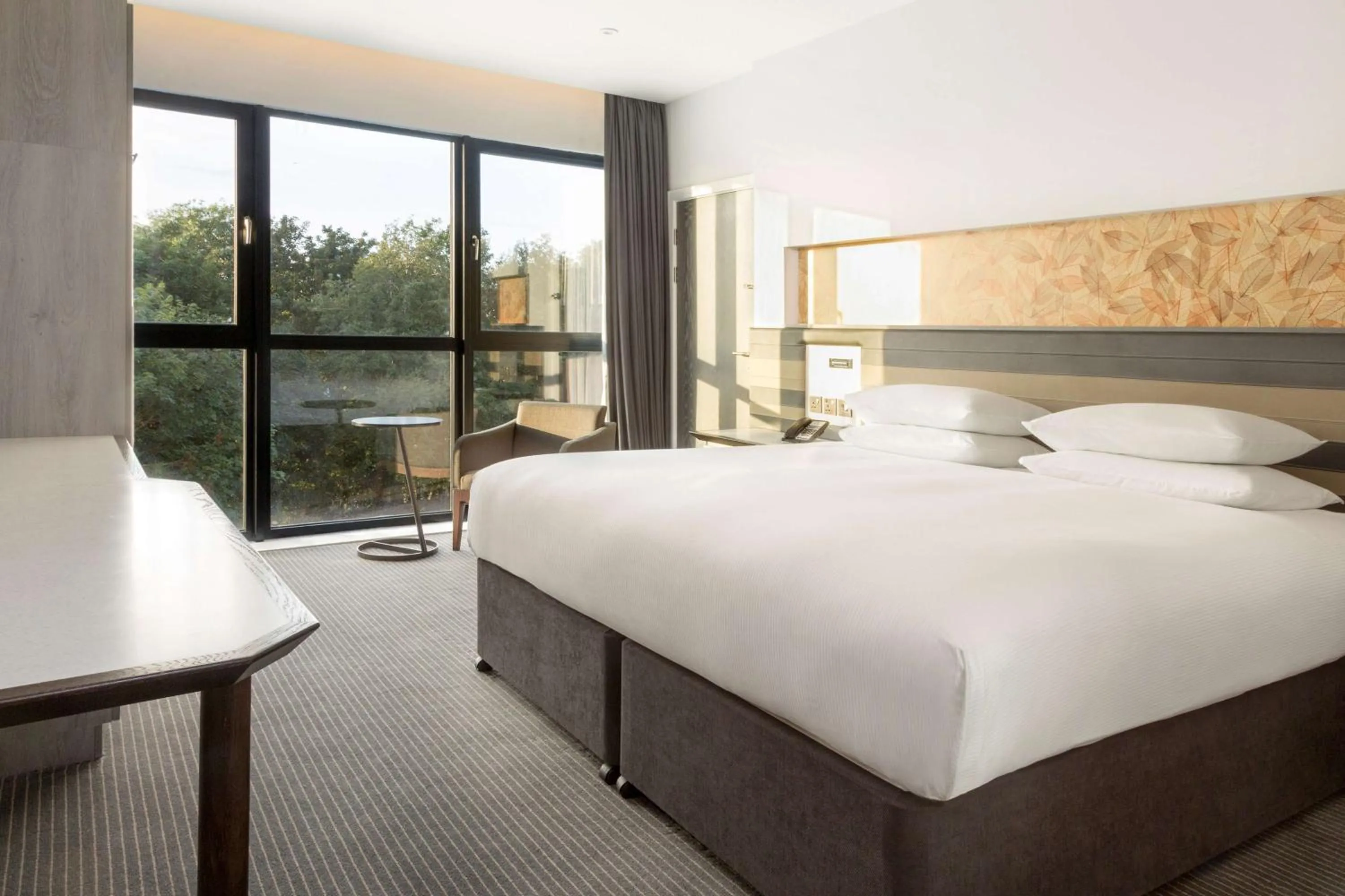 Bedroom, Bed in DoubleTree by Hilton Edinburgh - Queensferry Crossing
