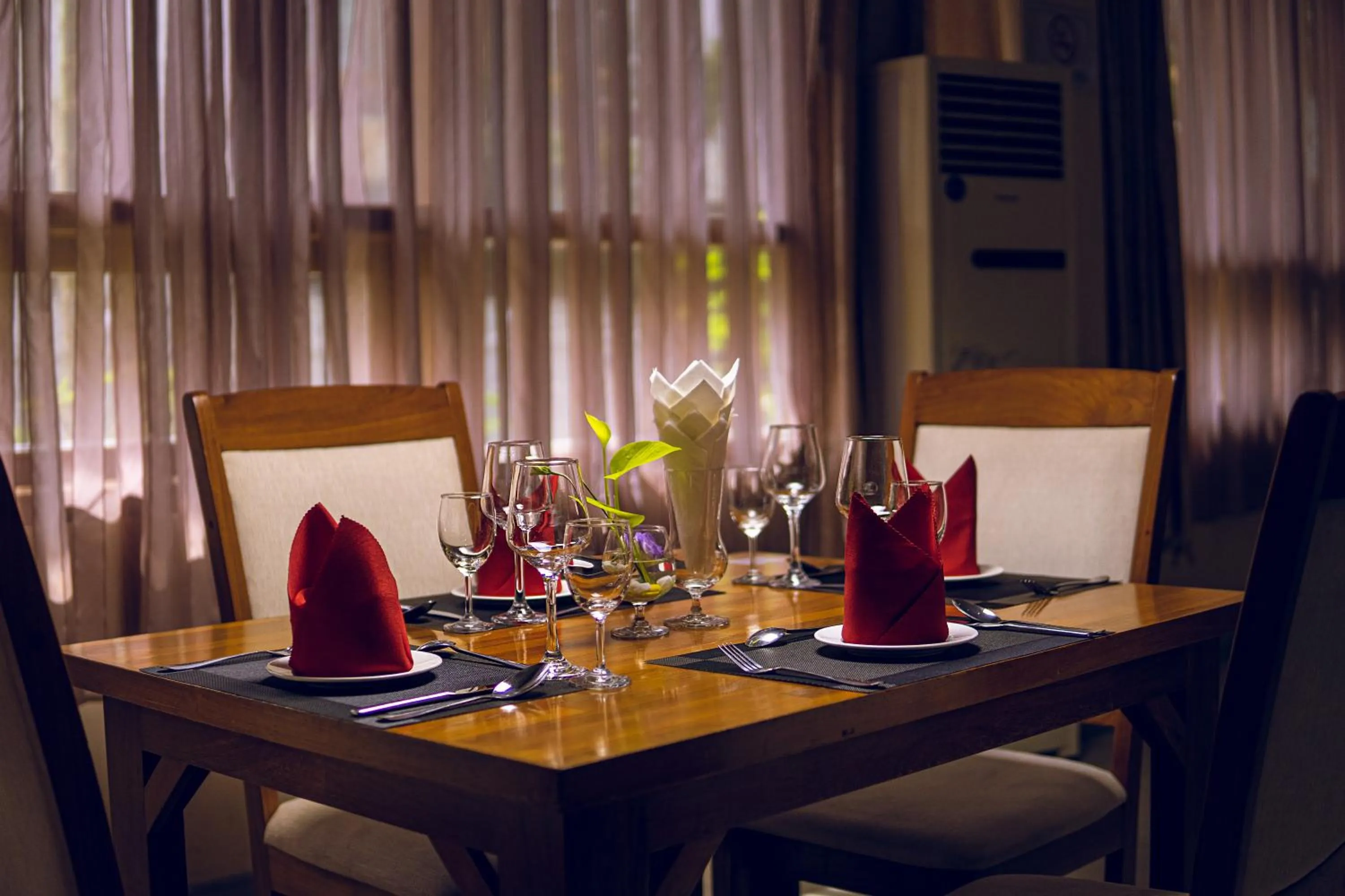 Restaurant/places to eat in Hotel Sidney