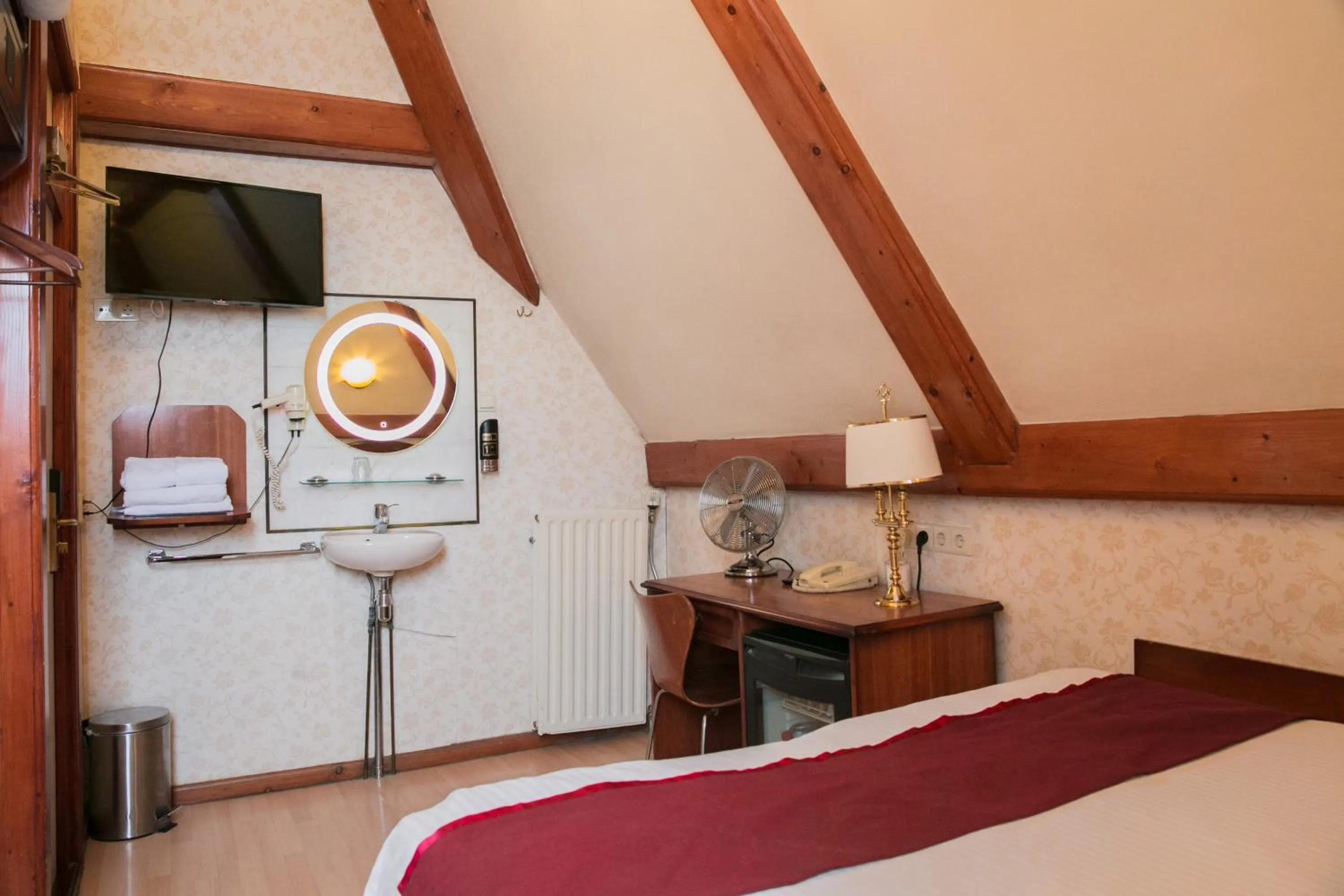 TV and multimedia, Bed in Hotel Atlanta