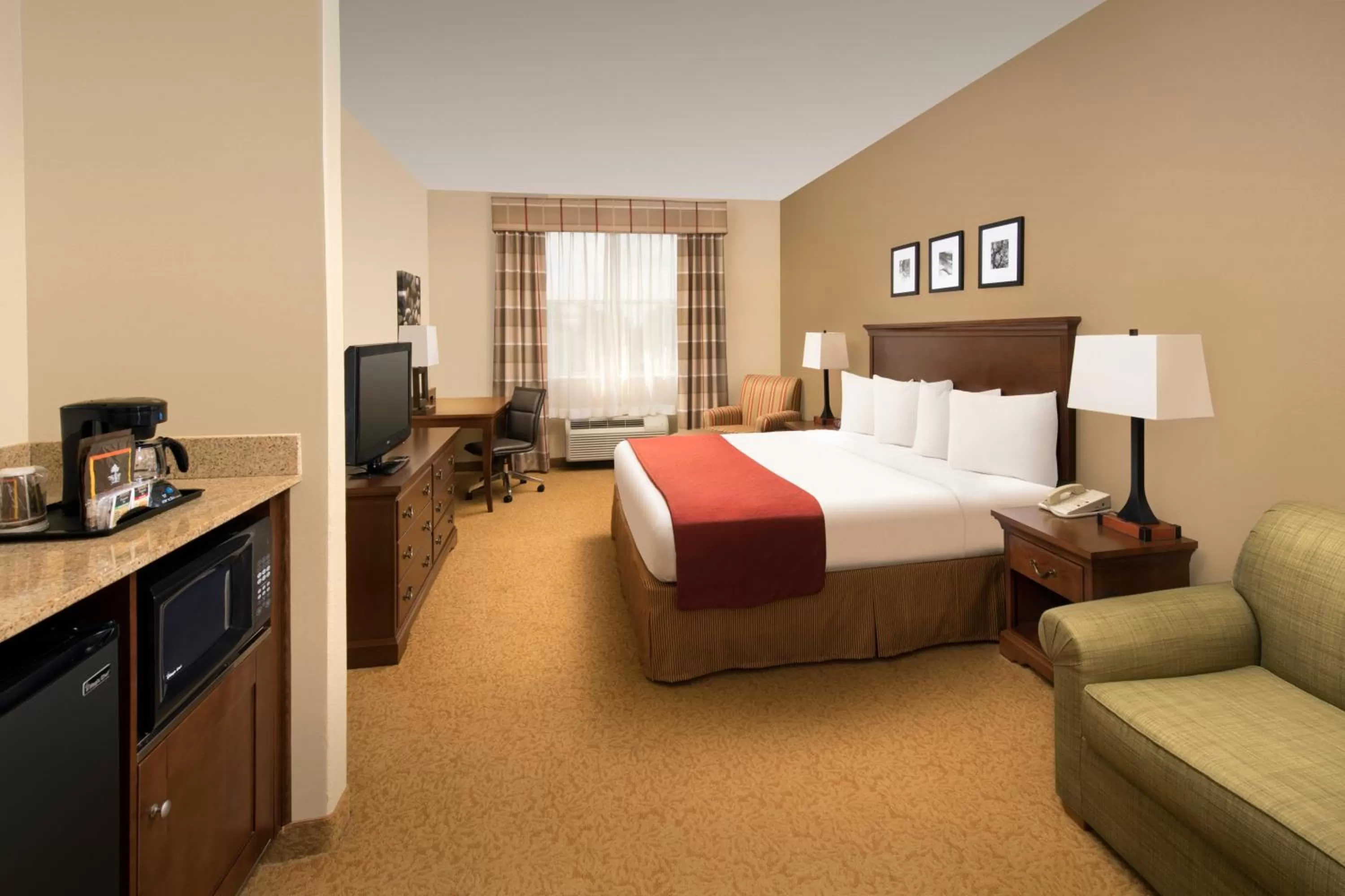 Bedroom, Bed in Country Inn & Suites by Radisson, Houston Intercontinental Airport East, TX