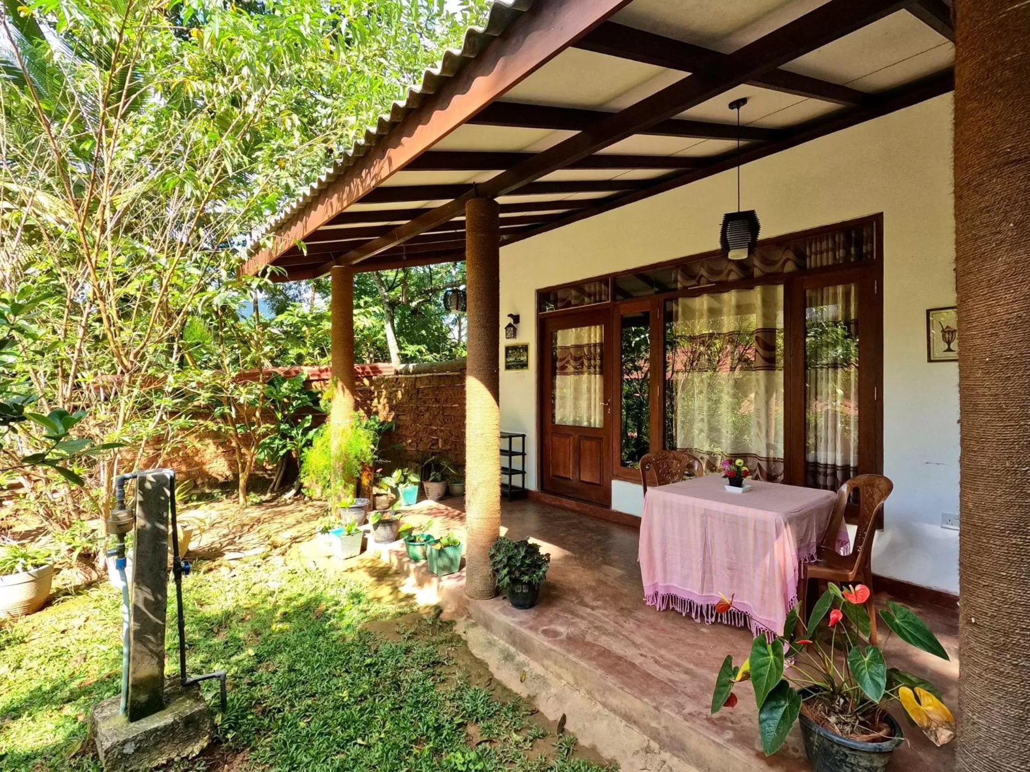 Deluxe King Room in Alone Cage Ella