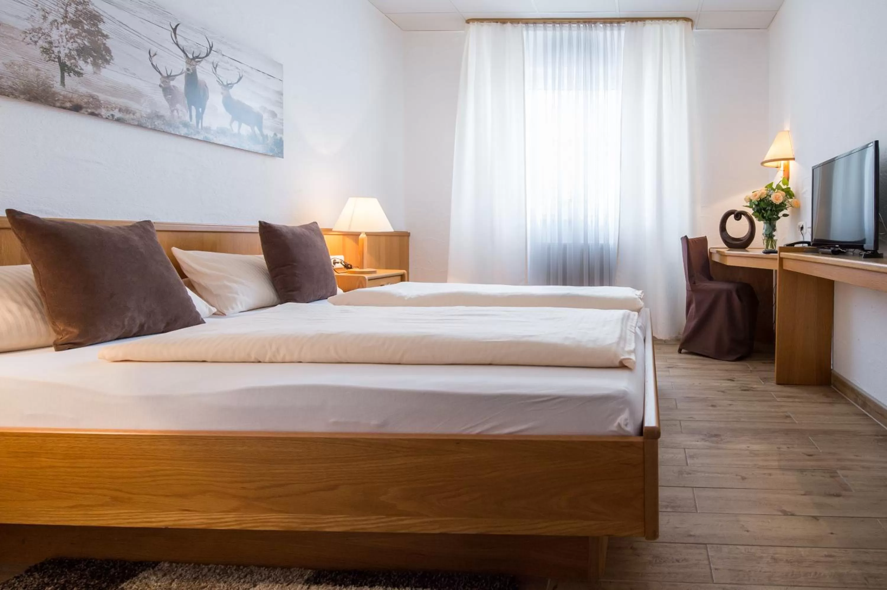 Photo of the whole room, Bed in Hotel-Restaurant Schwyzerhüsli