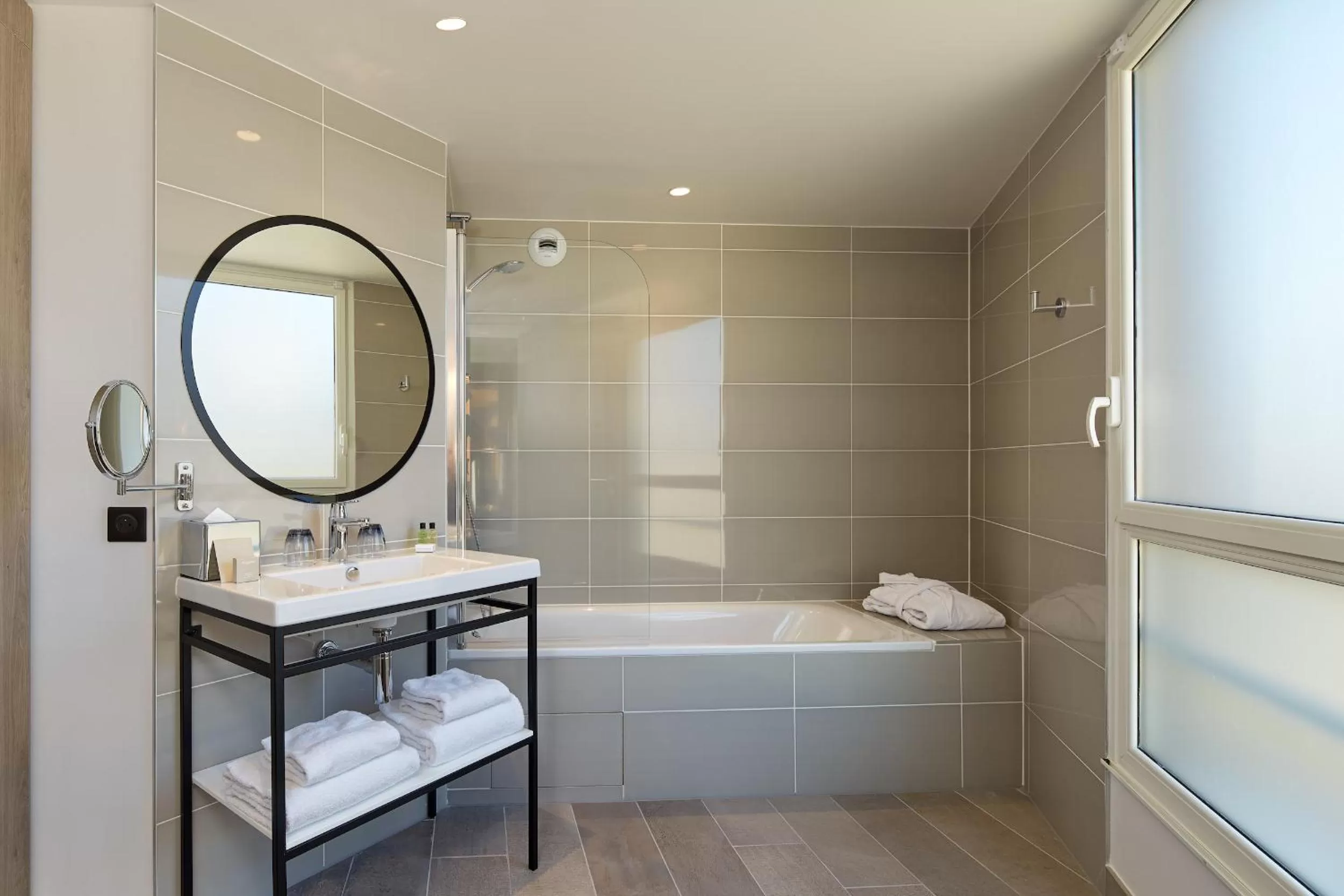 Bathroom in Auteuil Tour Eiffel