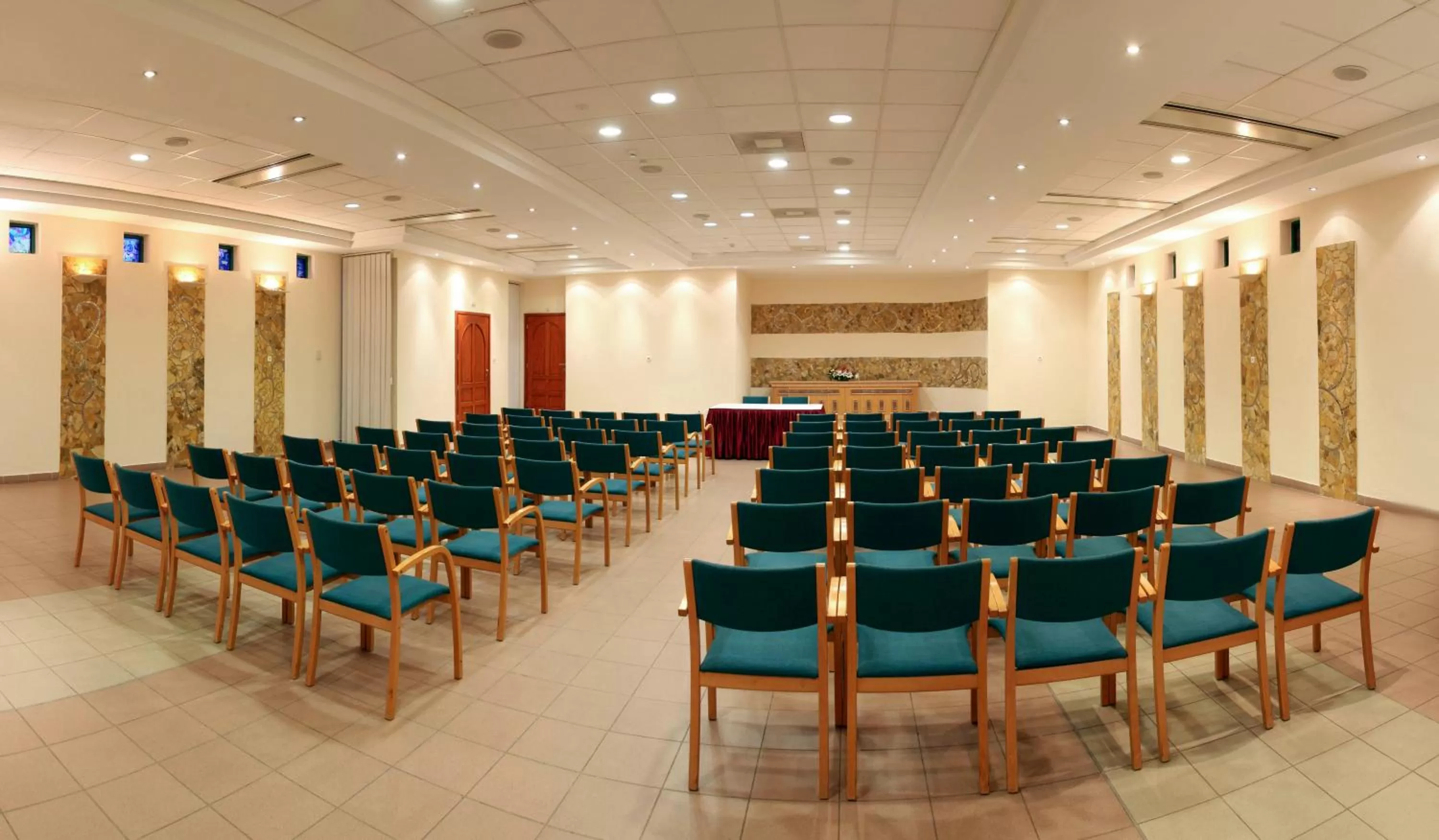 Business facilities in Lugas Hotel