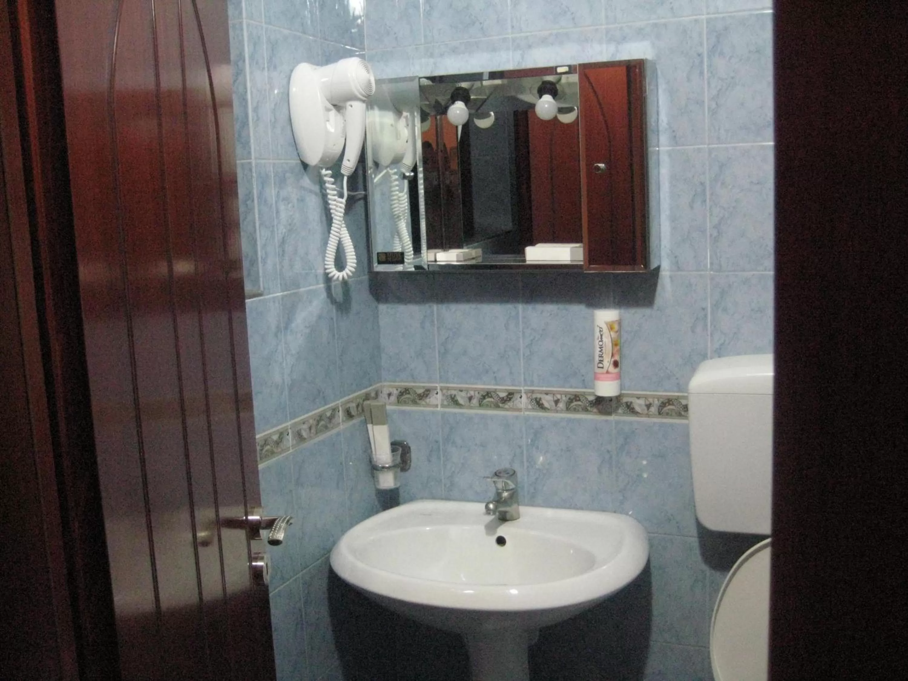 Bathroom in Drini Hotel