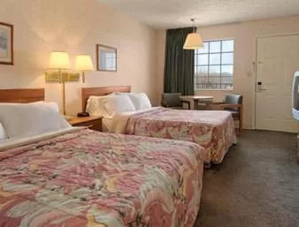 Bedroom in Days Inn by Wyndham Joelton/Nashville