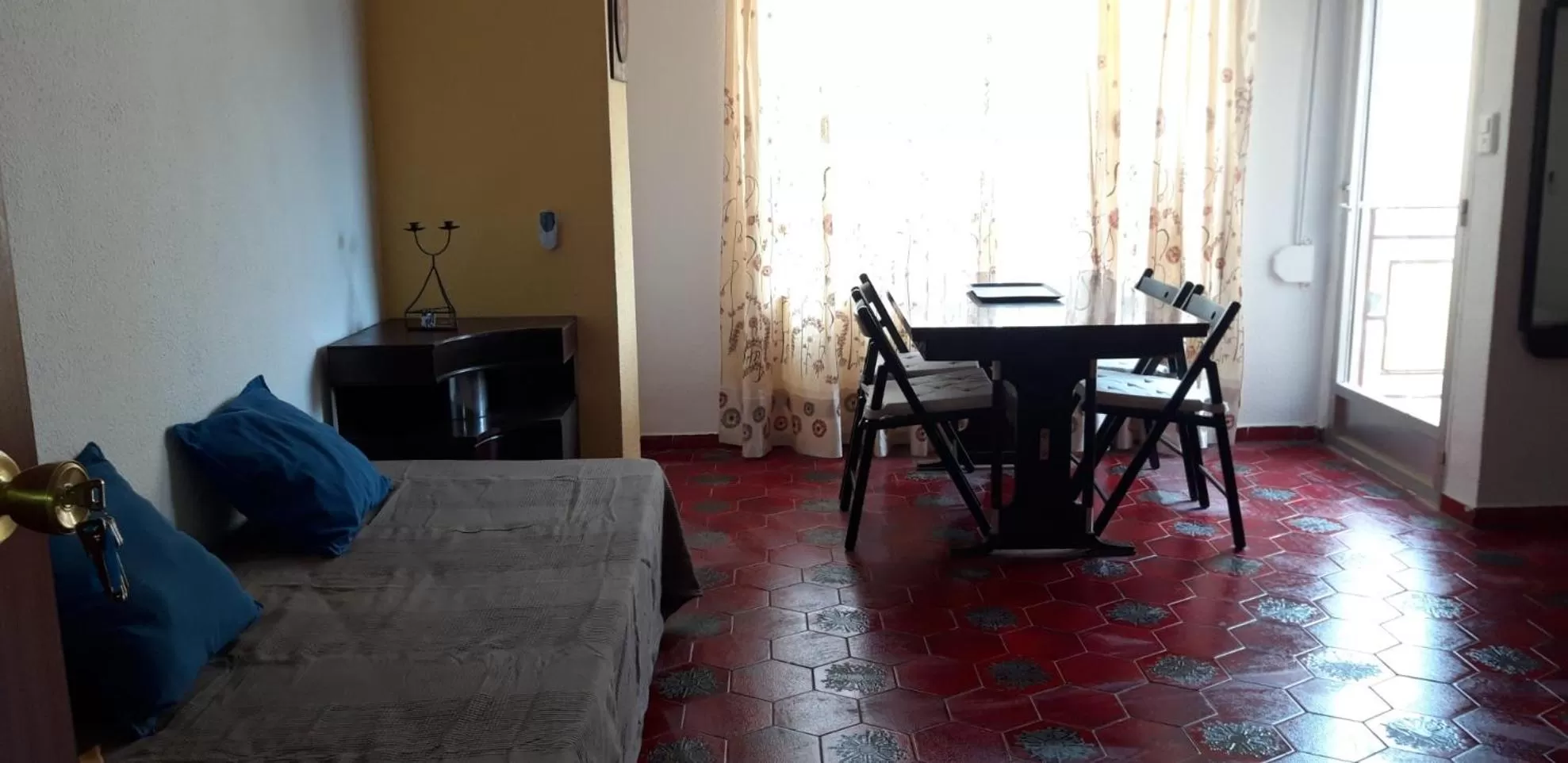 Pensión Benavente AP-7 3min coche Playa 5 min Self check-in 24h