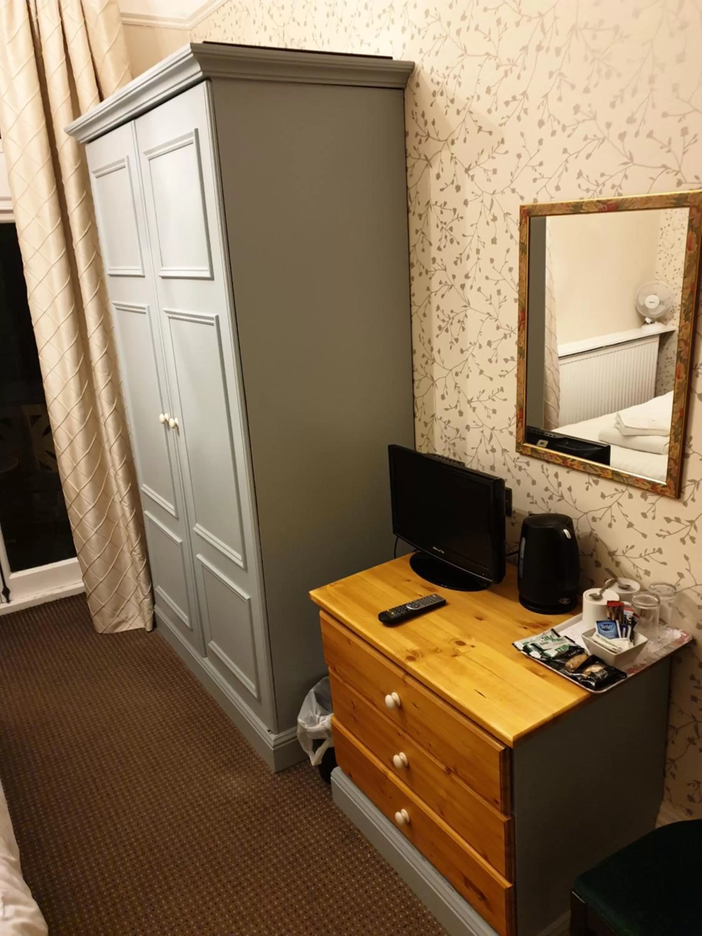 Double or Twin Room with Bathroom in Fieldways