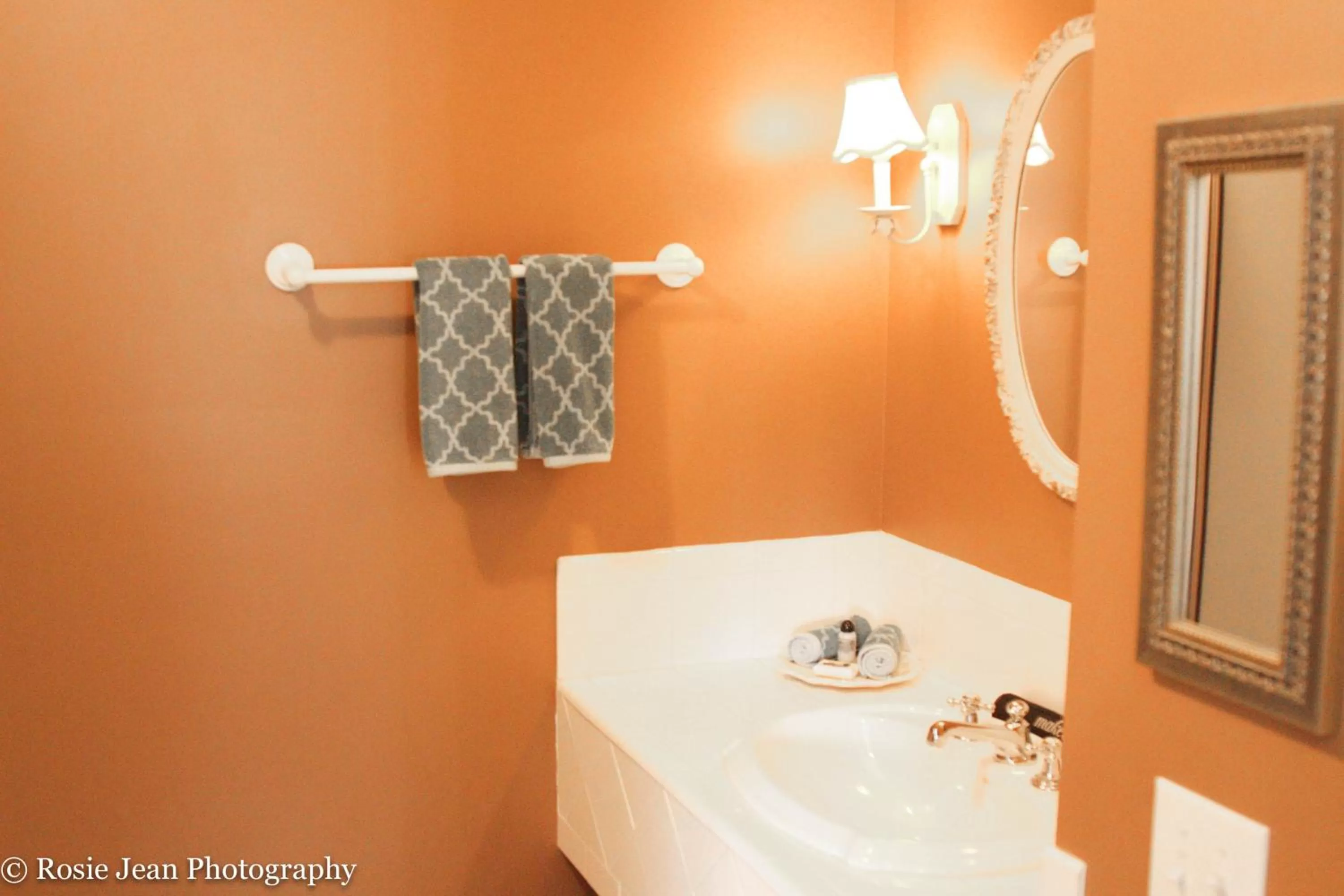 Bathroom in Flowertown Bed and Breakfast