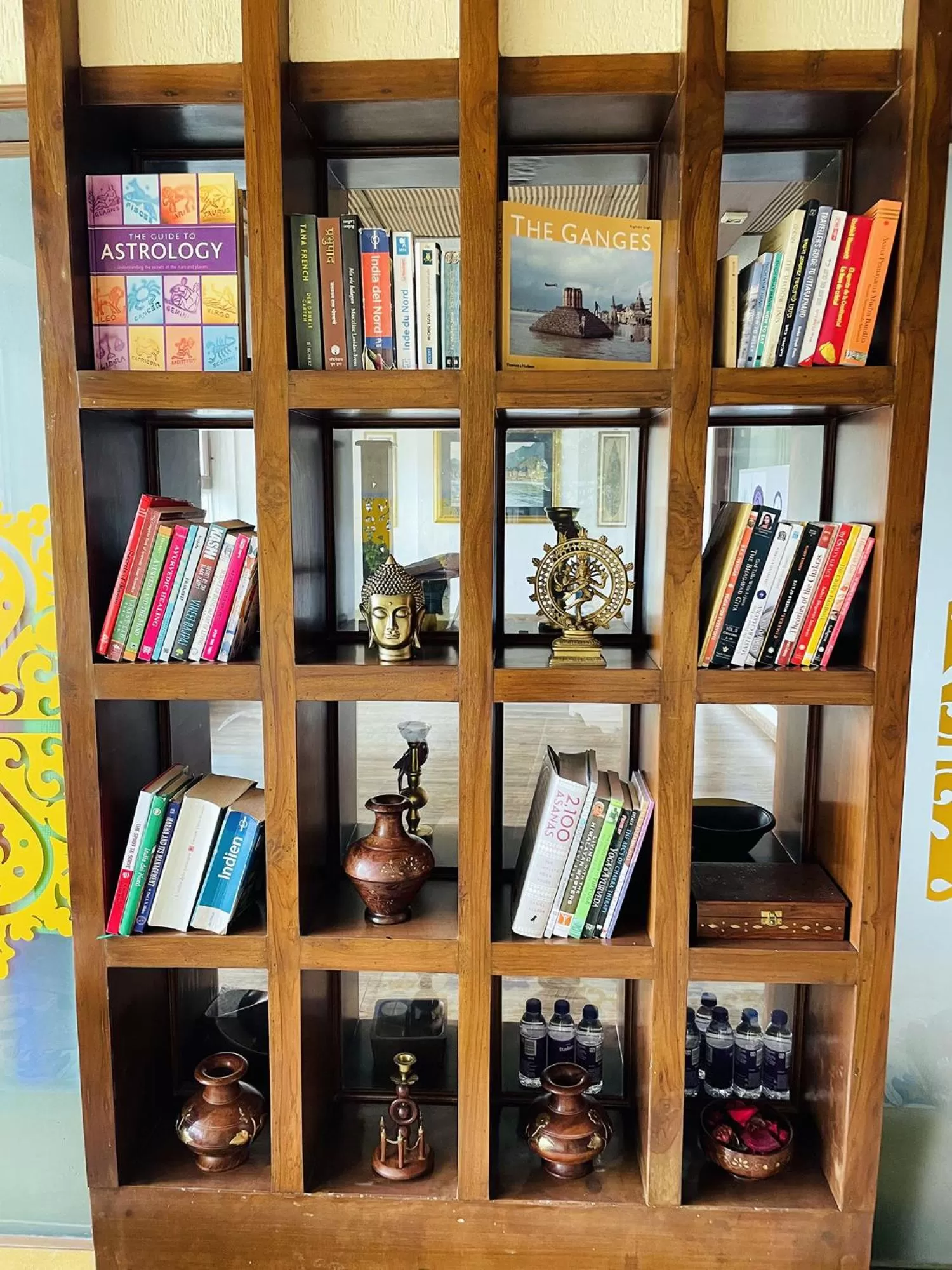 Library in Yog Niketan By Sanskriti