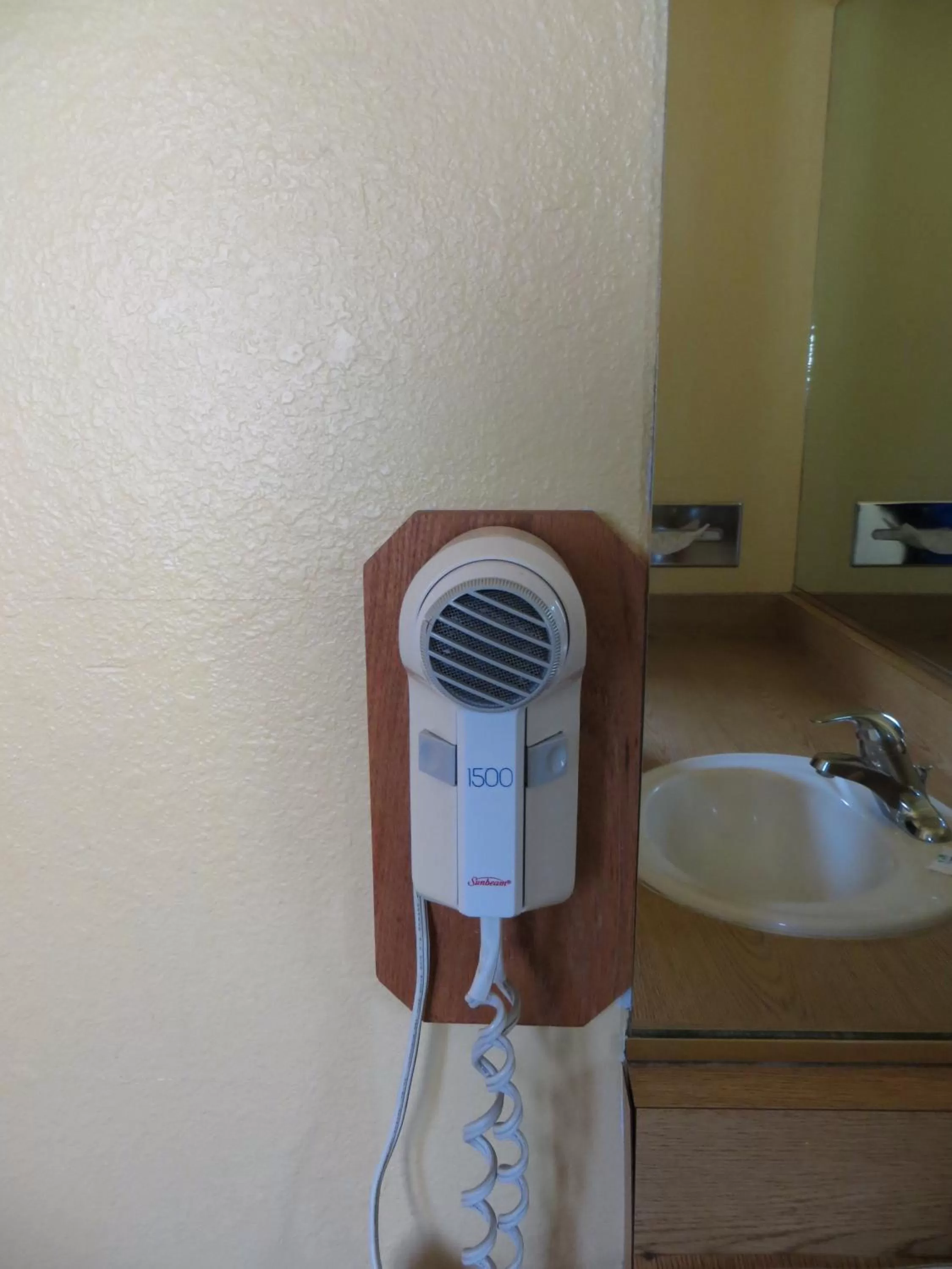 Bathroom in Scottish Inn Winnemucca