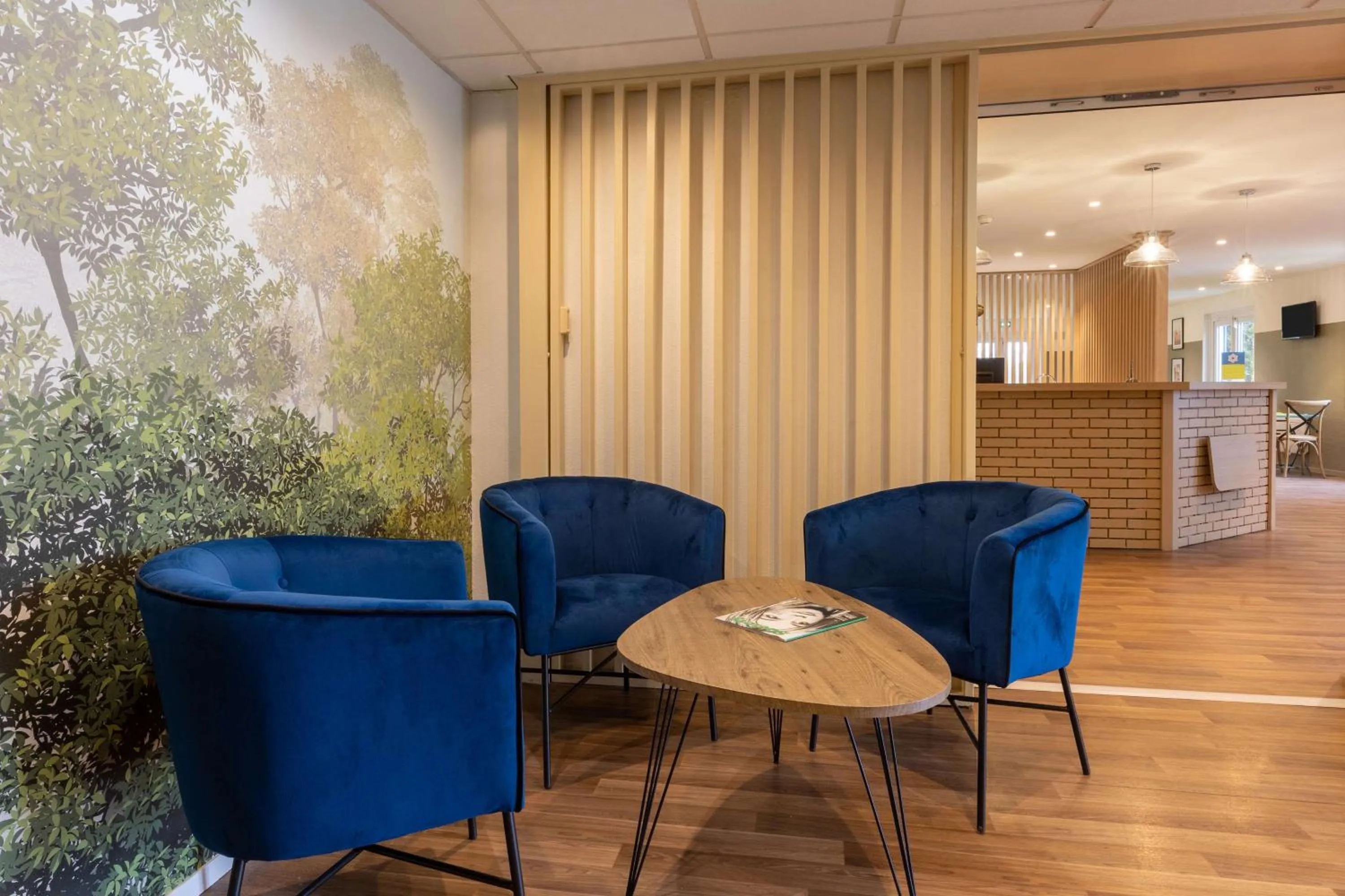 Lobby or reception in Sure Hotel by Best Western Plaisir