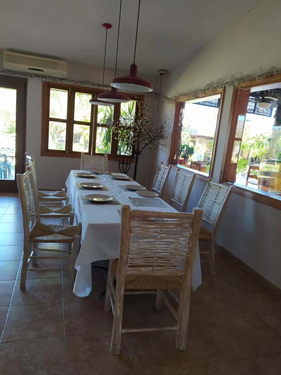 Restaurant/places to eat in Tripui Hotel