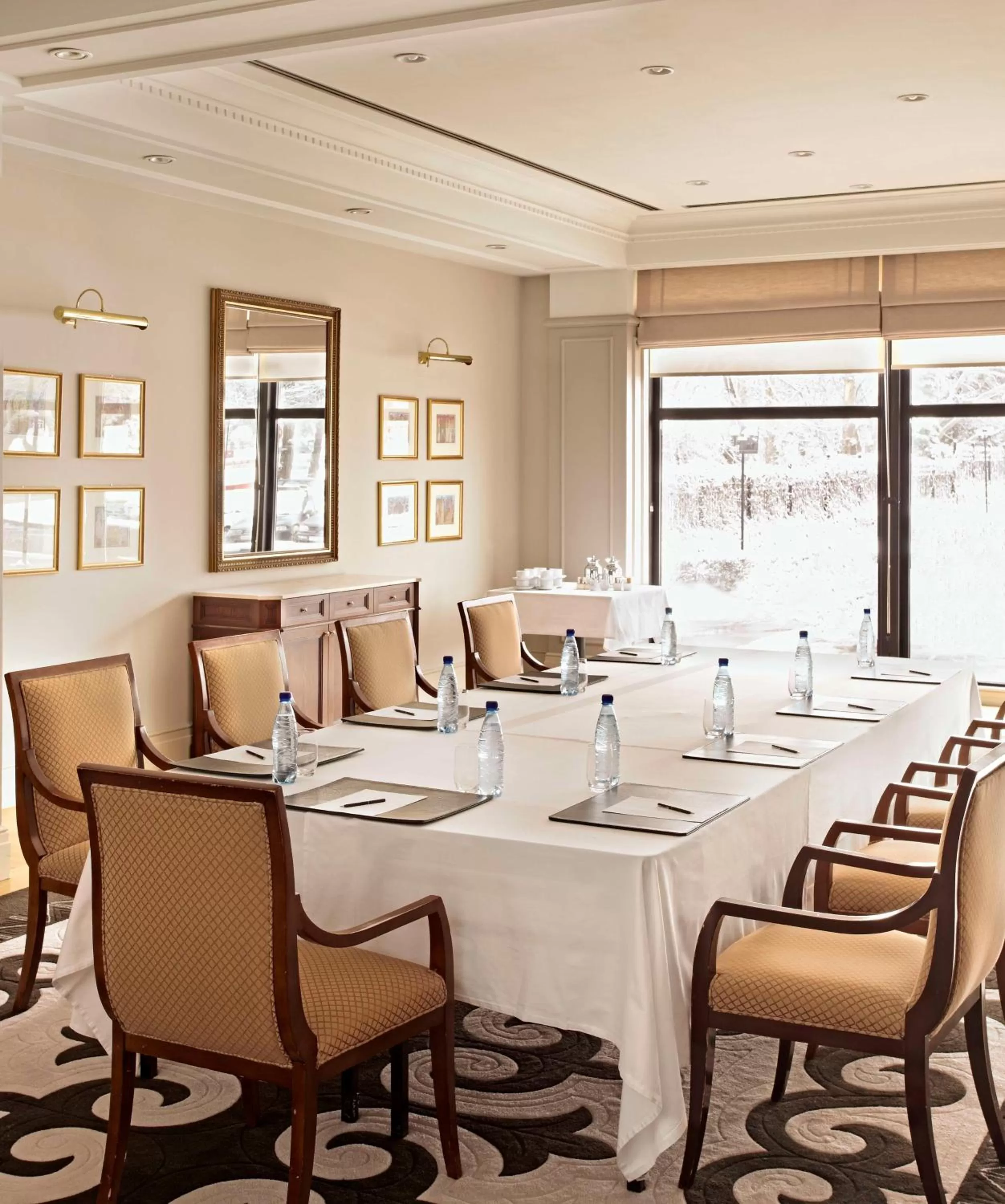 Restaurant/places to eat in Hyatt Regency Bishkek