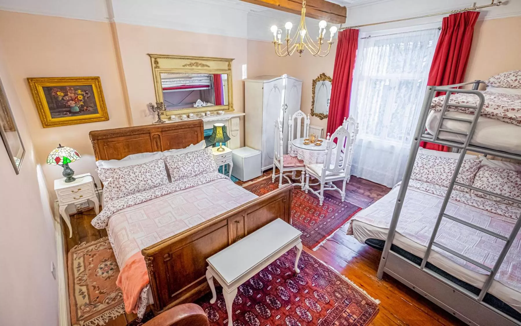 Photo of the whole room, Bed in Dawson Place, Juliette's Bed and Breakfast