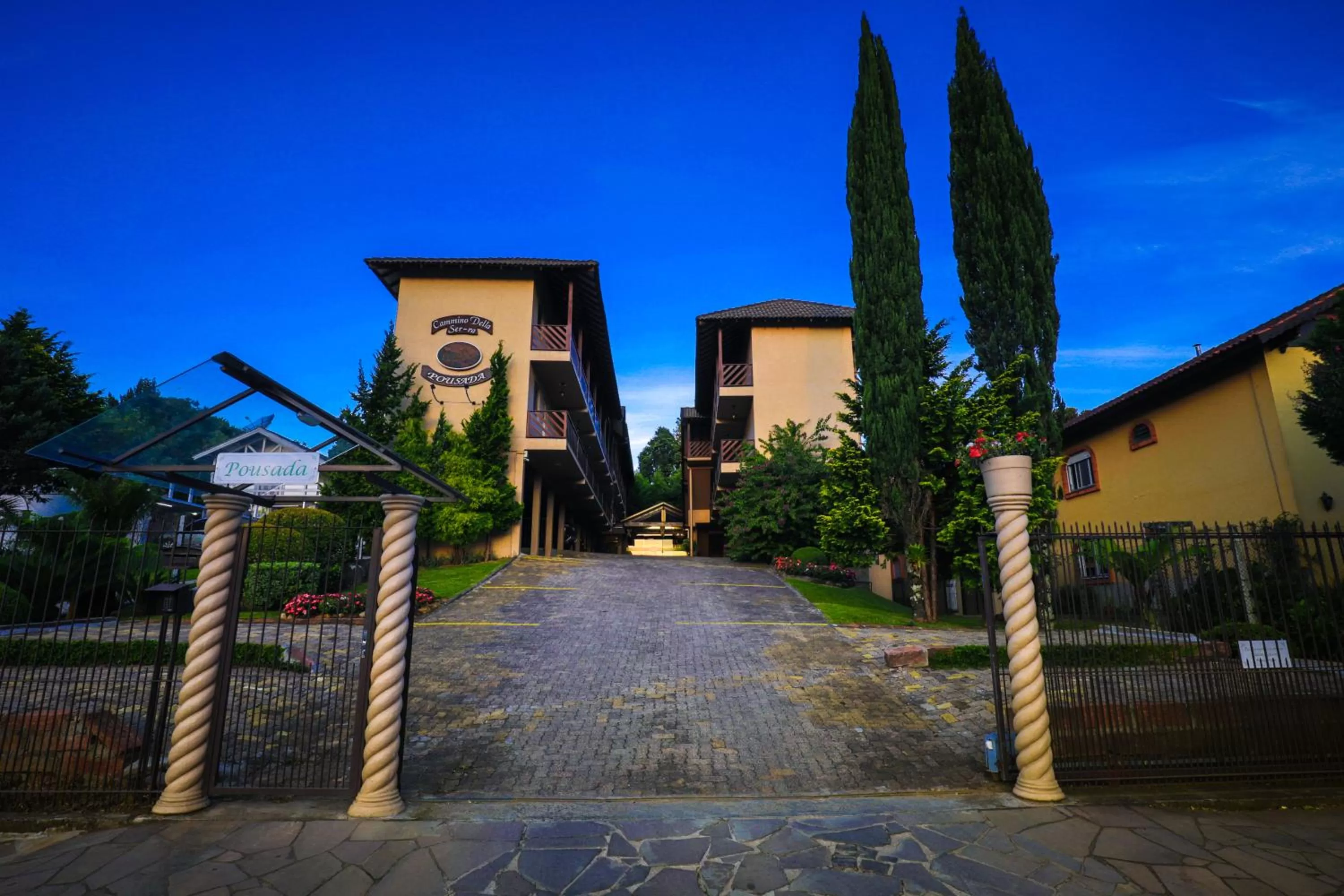 Property Building in Cammino Della Serra