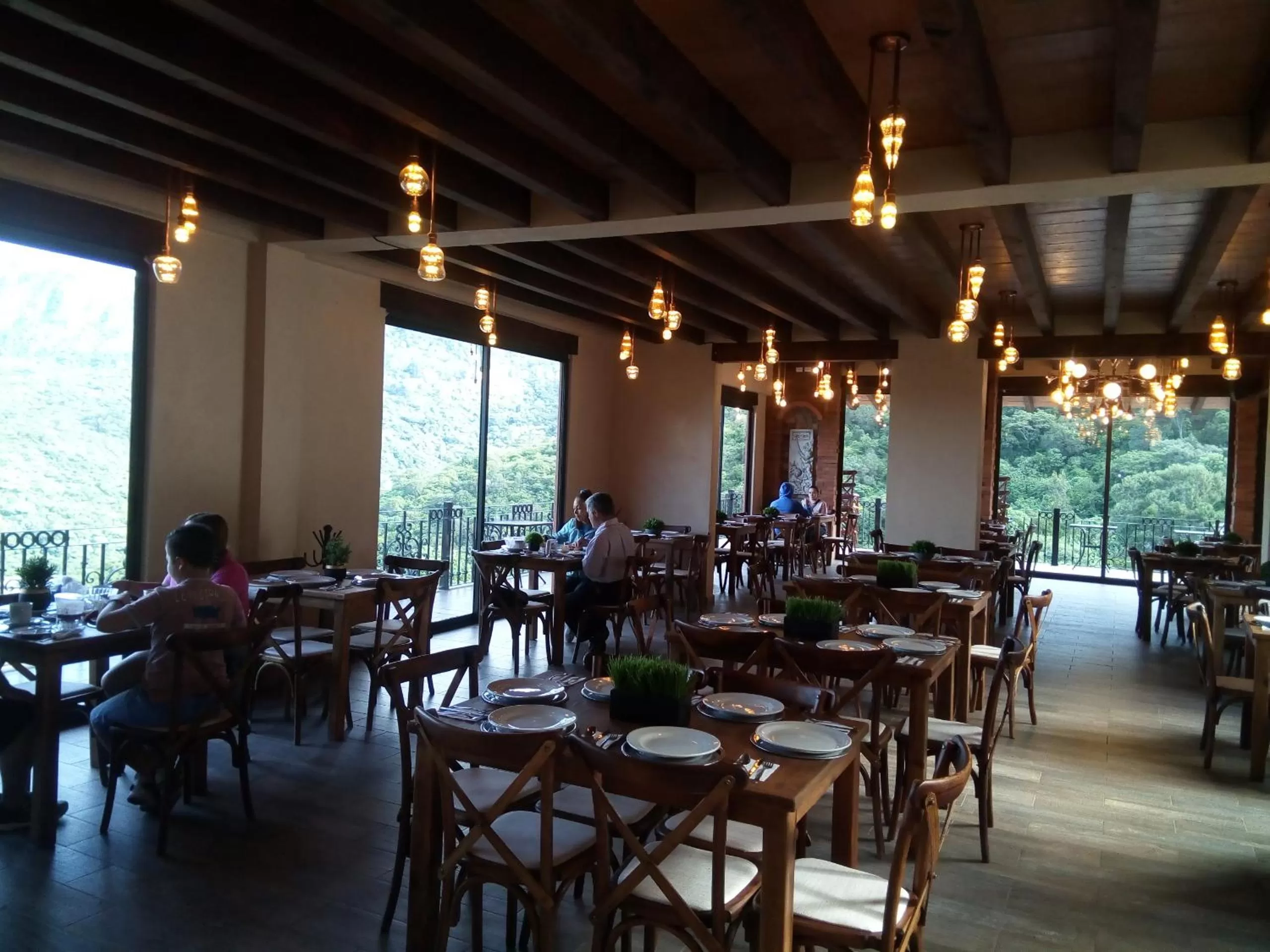 Restaurant/places to eat in Hotel & Balneario Los Angeles